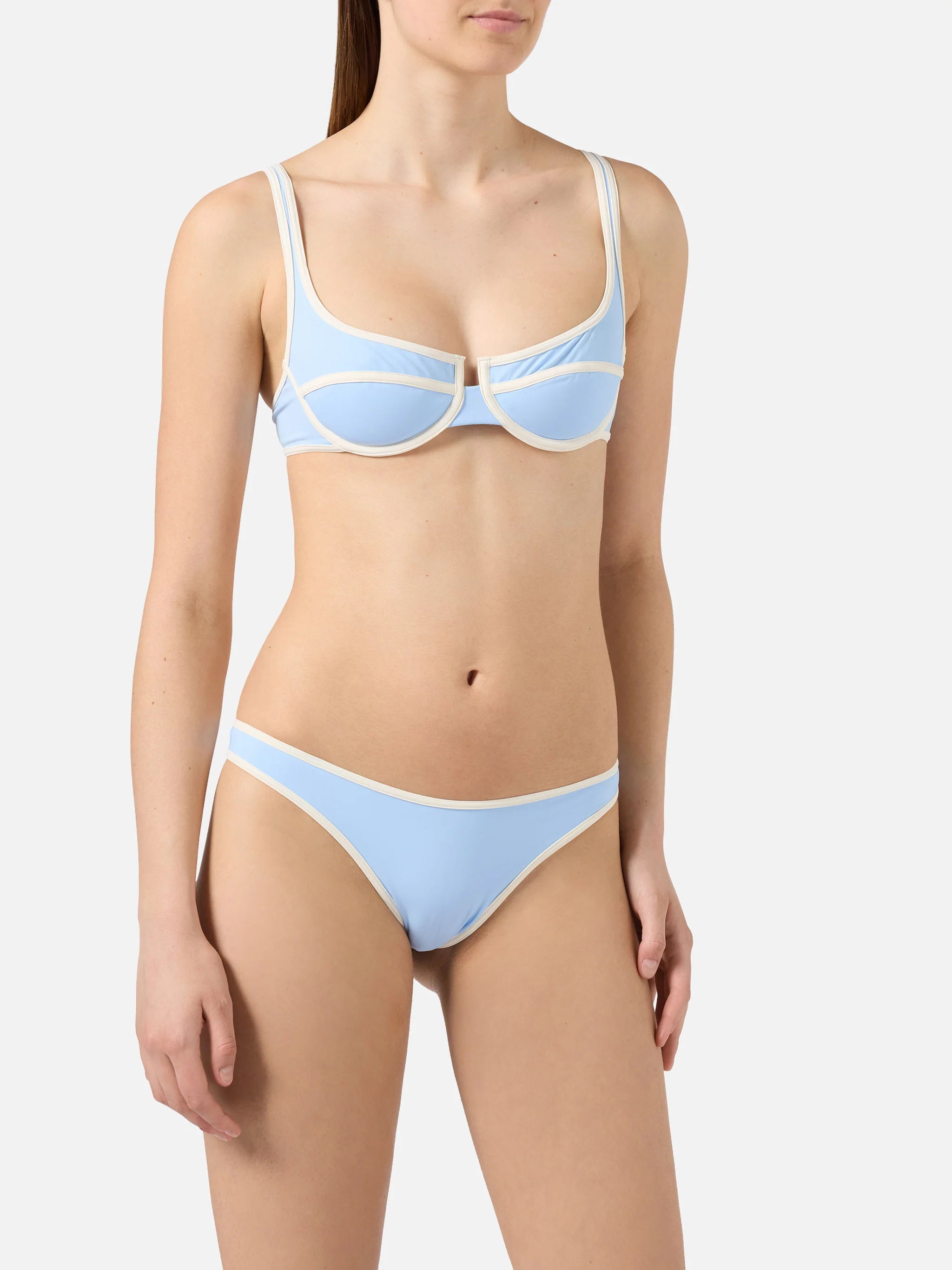 Bikini Amira Naomi String azzurro con profili bianchi - Image 2
