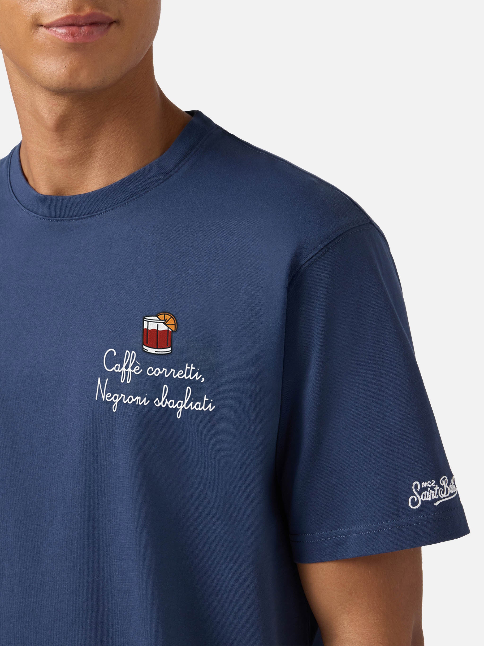 T-shirt Arnott in cotone blu con ricamo Caffè Corretti Negroni Sbagliati - Image 2