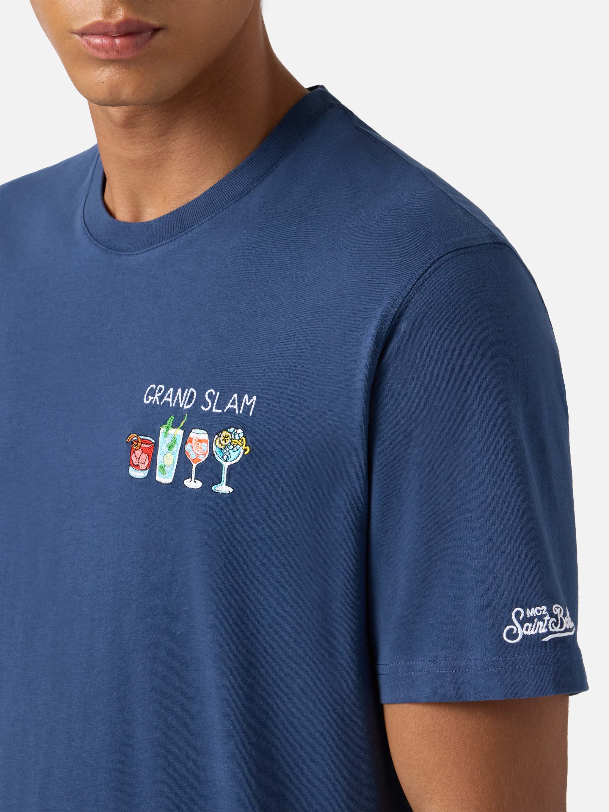 T-shirt Arnott in cotone blu con ricamo Grand Slam e stampa bottiglie - Image 2