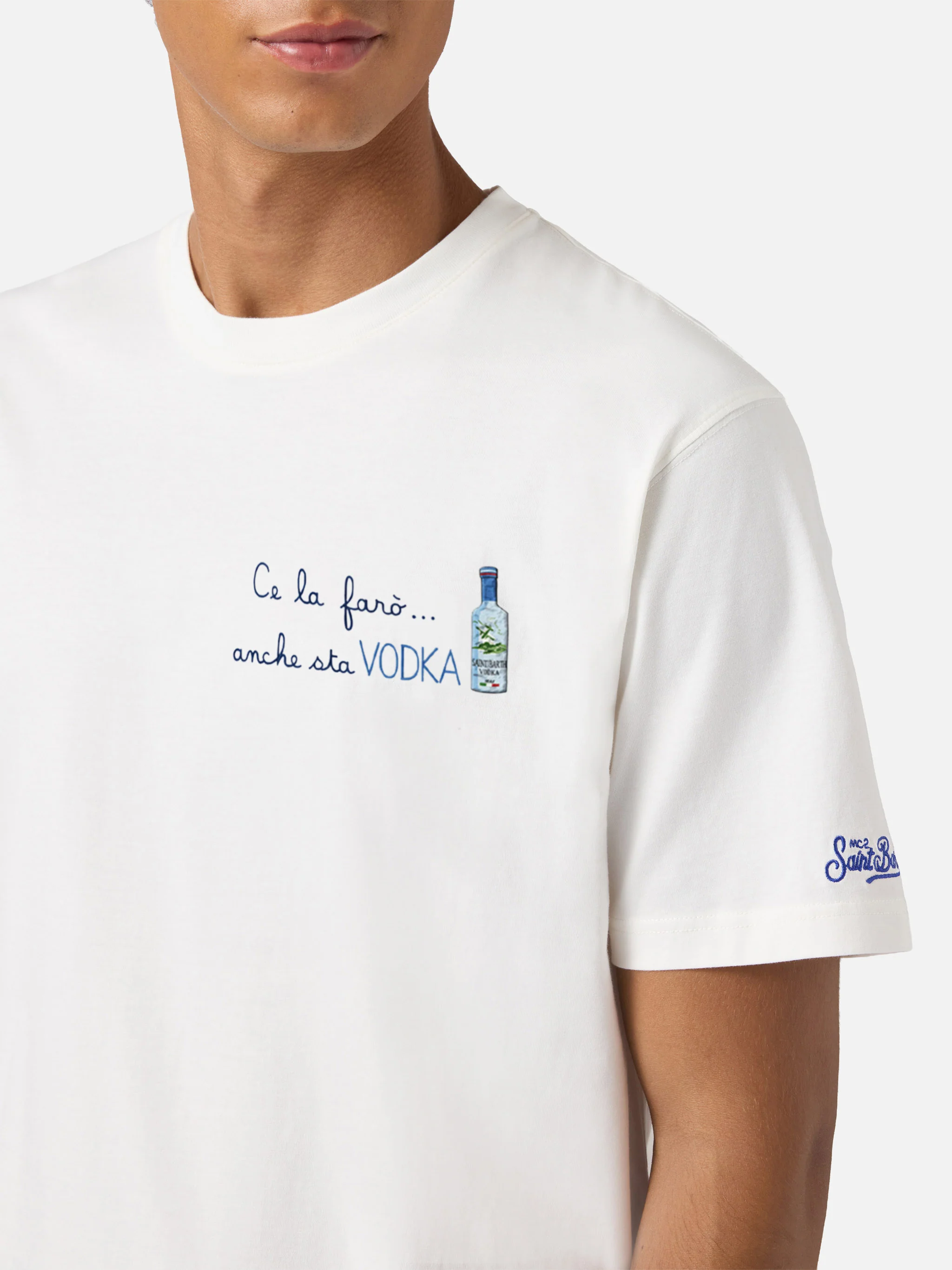 T-shirt Arnott in cotone bianco con ricamo Ce la farò anche sta Vodka - Image 2
