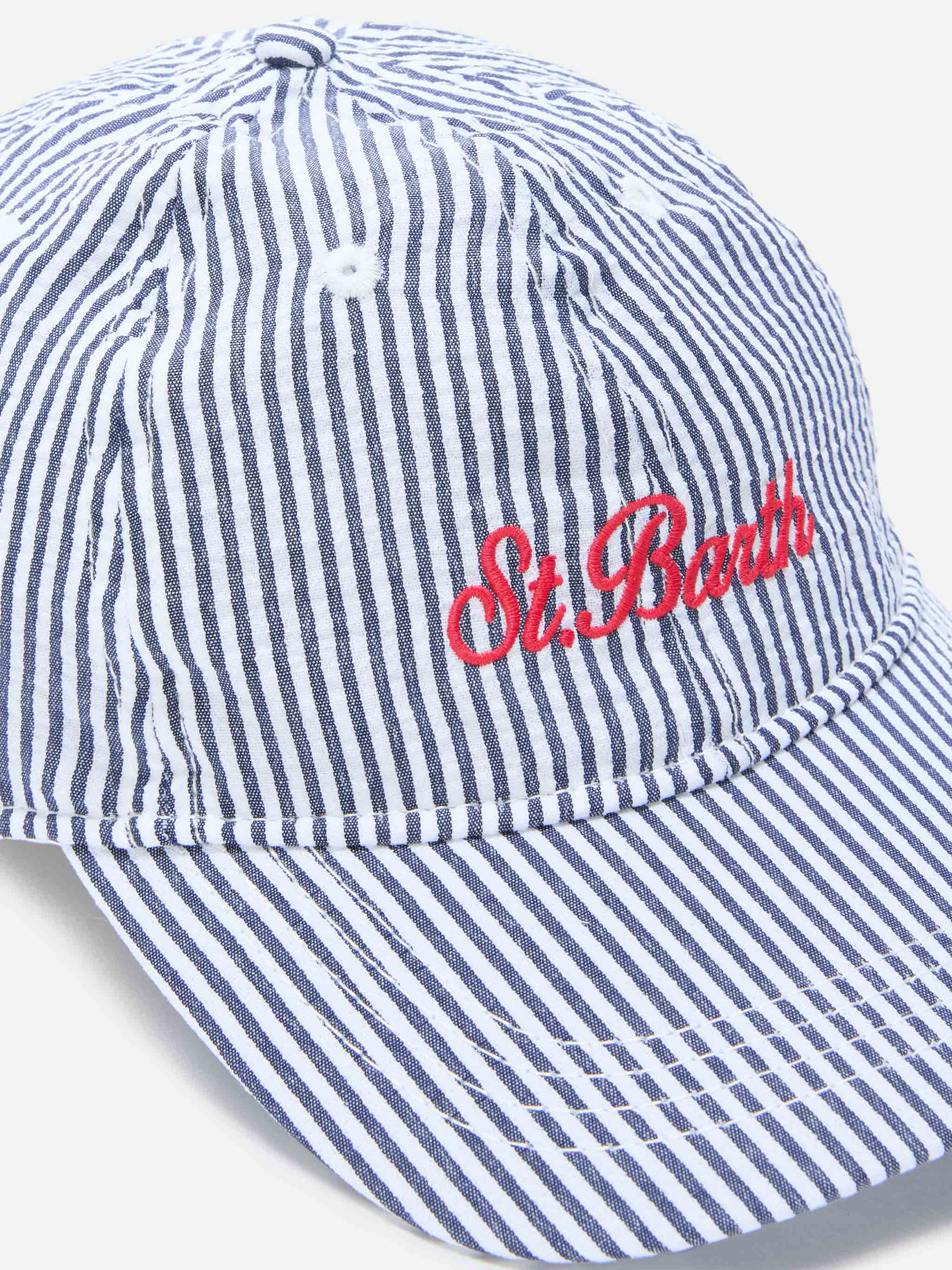 Cappellino Baseball con visiera in cotone seersucker a righe blu e bianche - Image 2