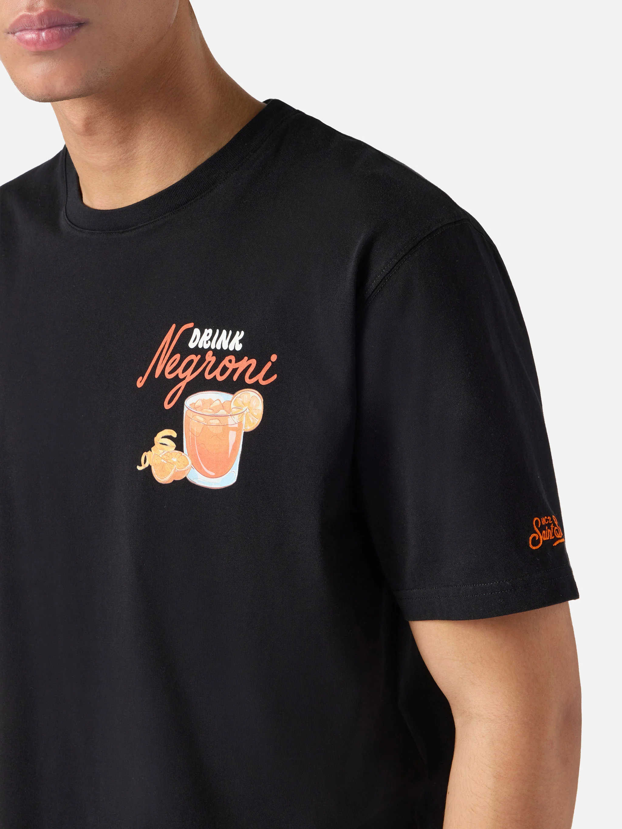 T-shirt Portland nera con illustrazione Negroni Drink - Image 2