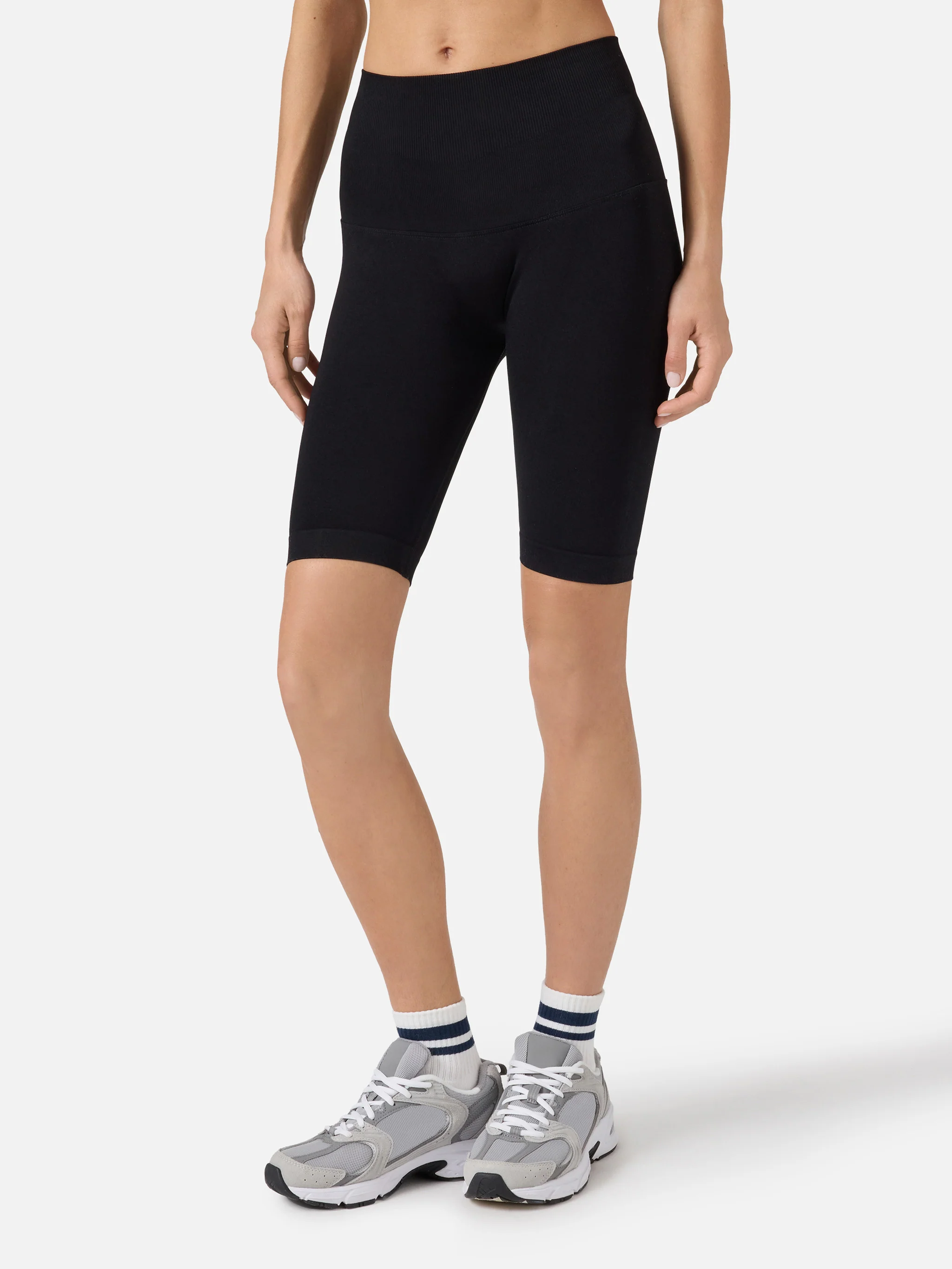 Leggings corti sportivi Vega in tessuto tecnico nero - Image 2
