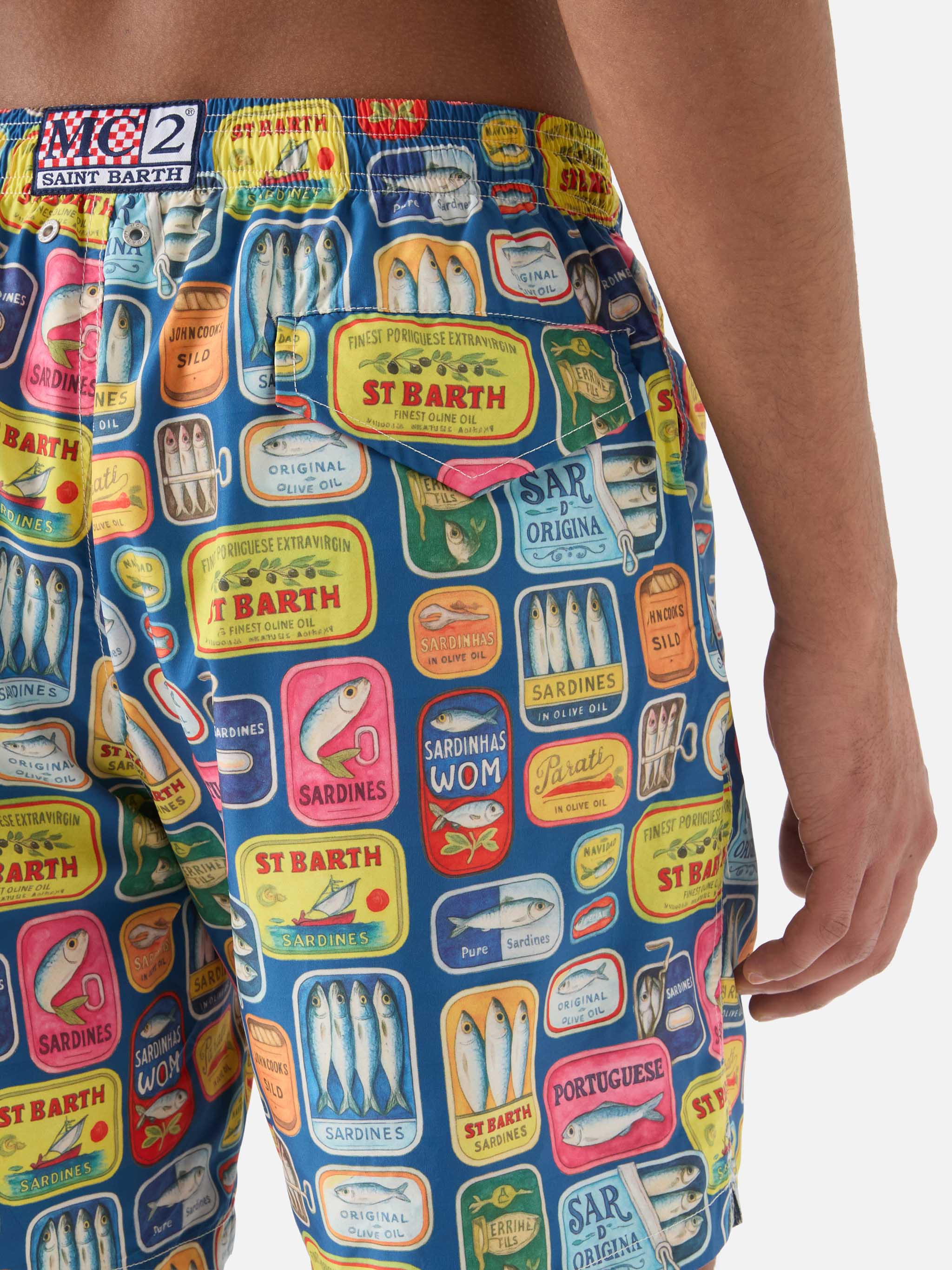 Costume mare Lighting blu con stampa lattine di sardine all-over - Image 5