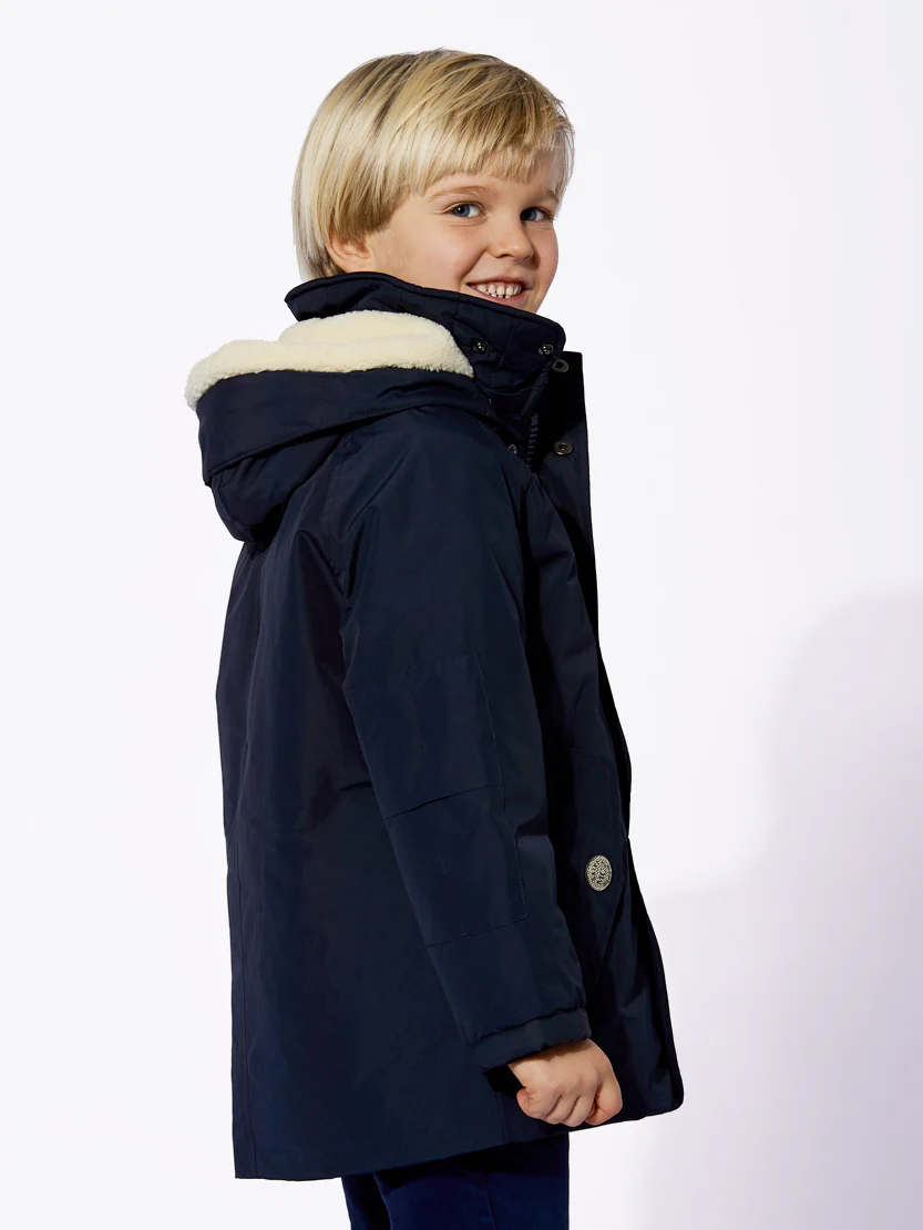 Giacca a vento blu navy con cappuccio da bambino - Image 3
