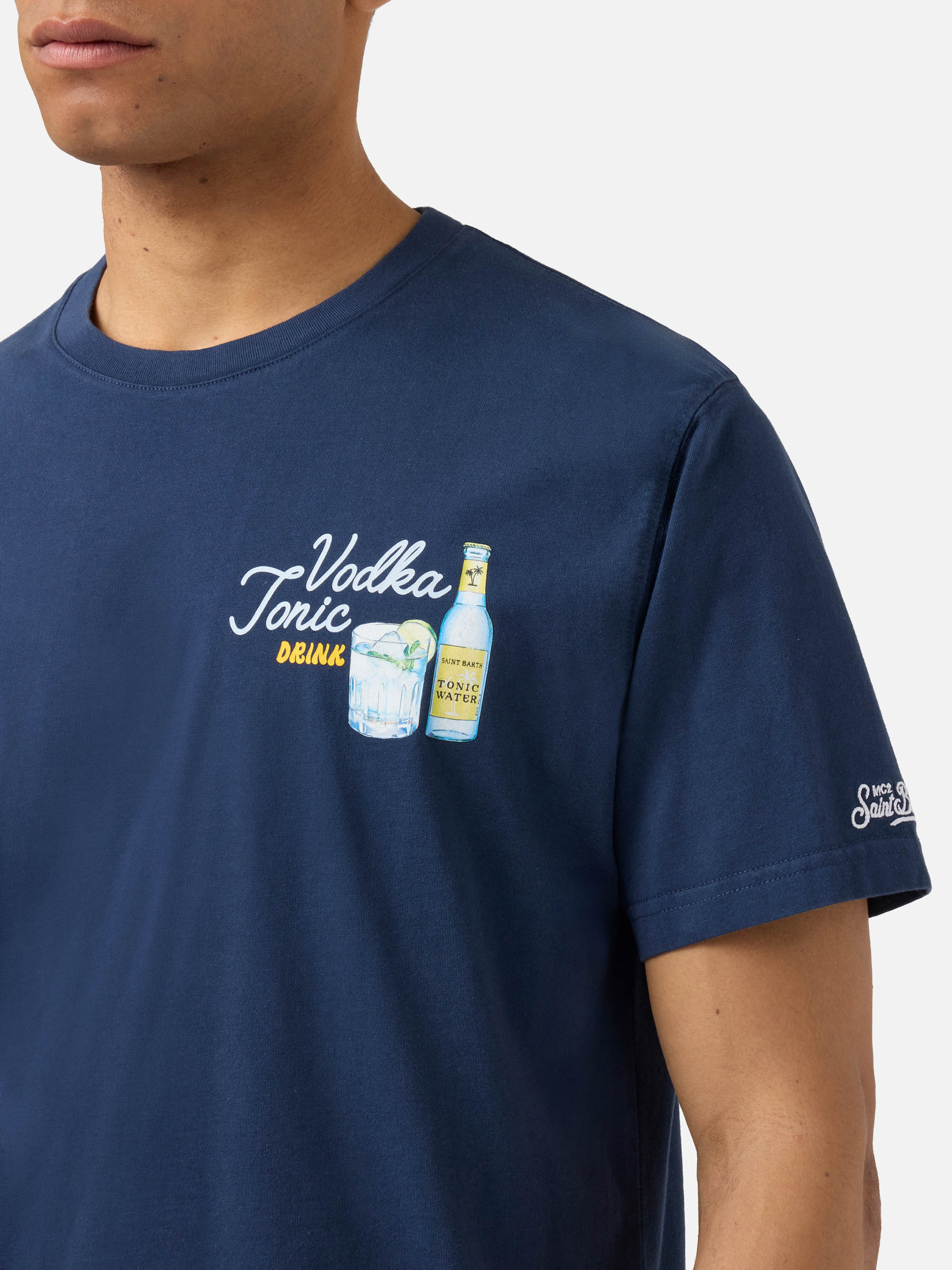 T-shirt Portland blu con illustrazione Vodka Tonic Drink - Image 2