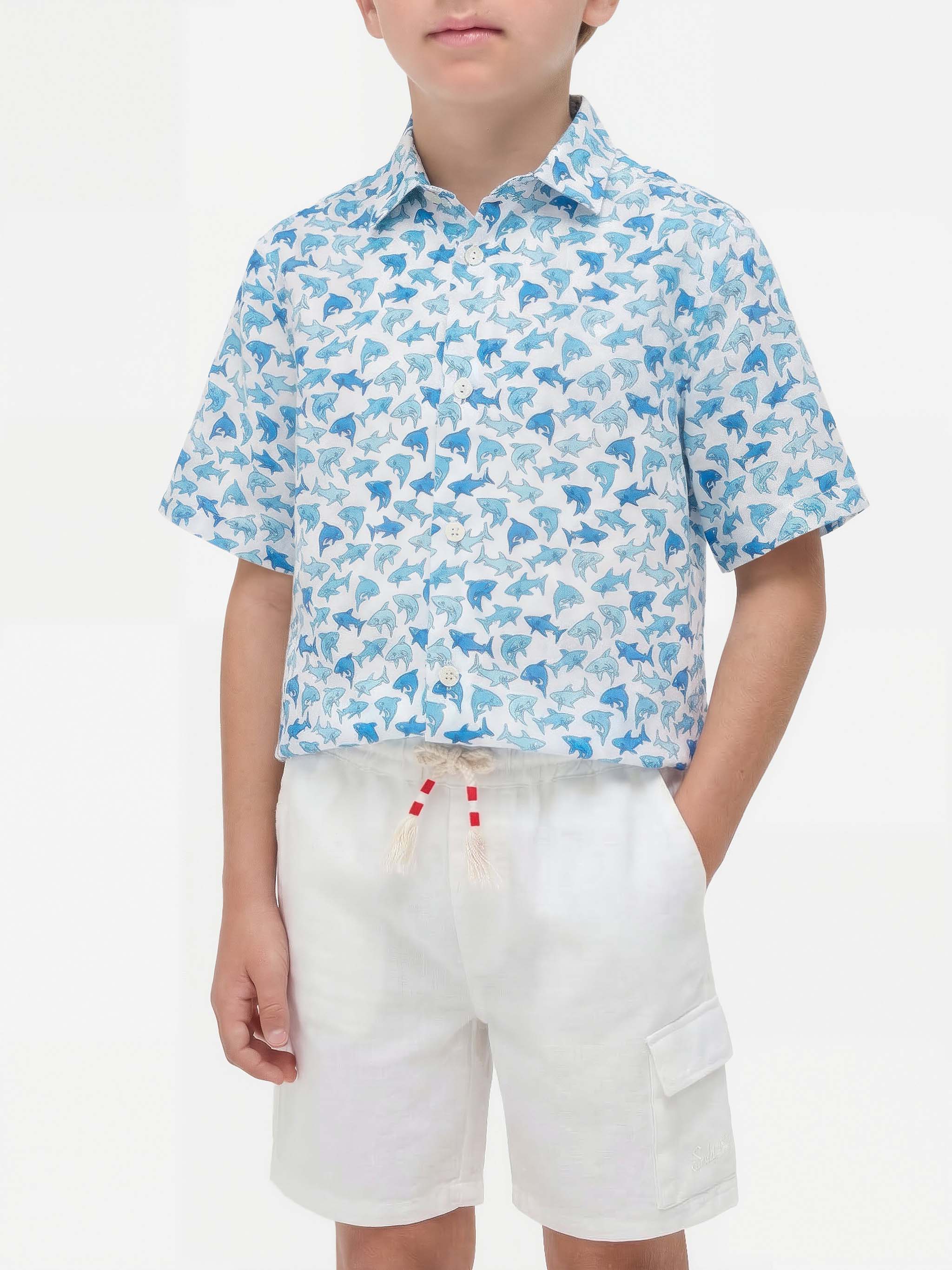 Camicia da bambino con stampa di squali azzurri - Image 2