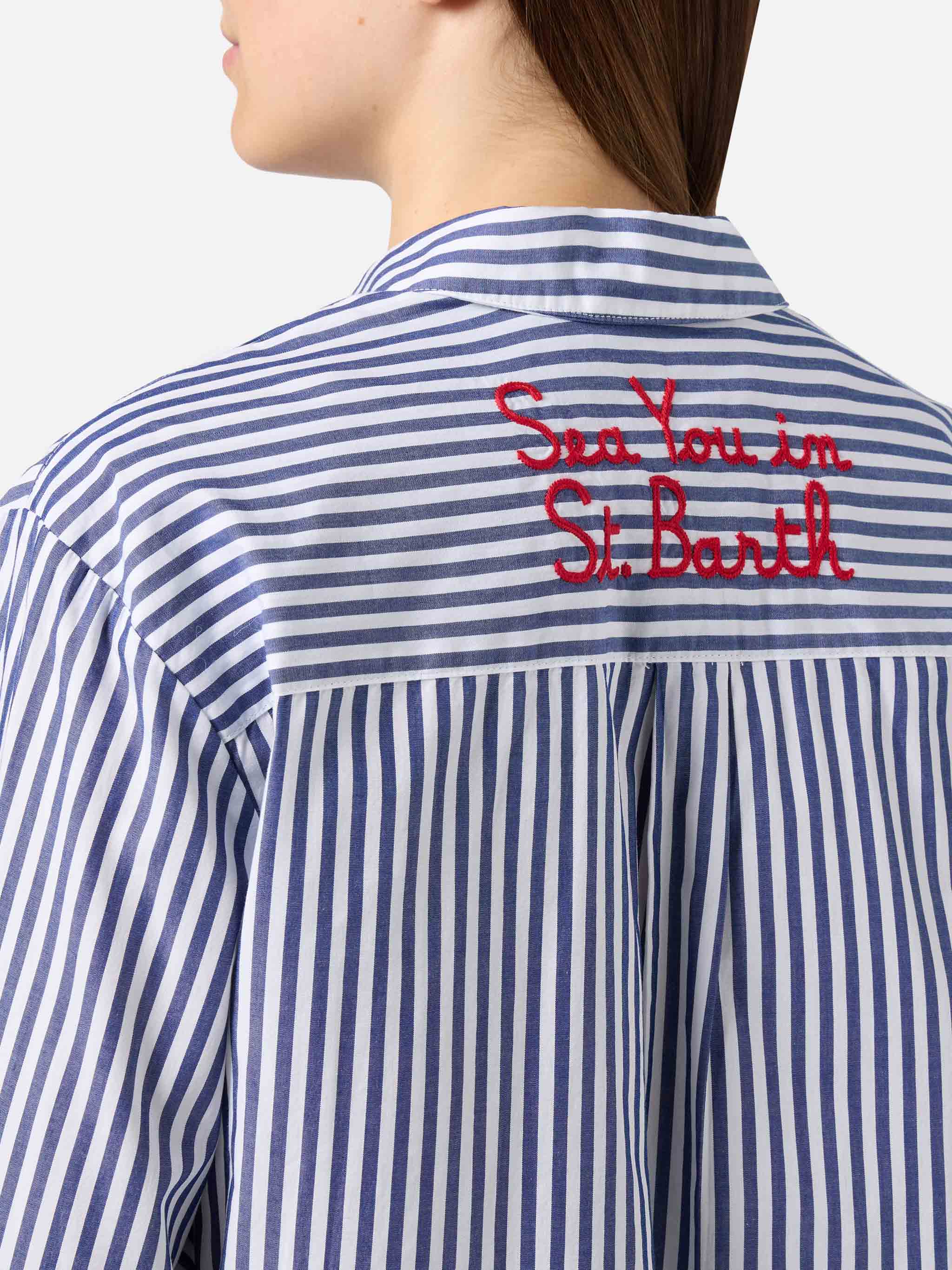 Camicia Brigitte a righe blu con ricamo See You In Saint Barth - Image 2
