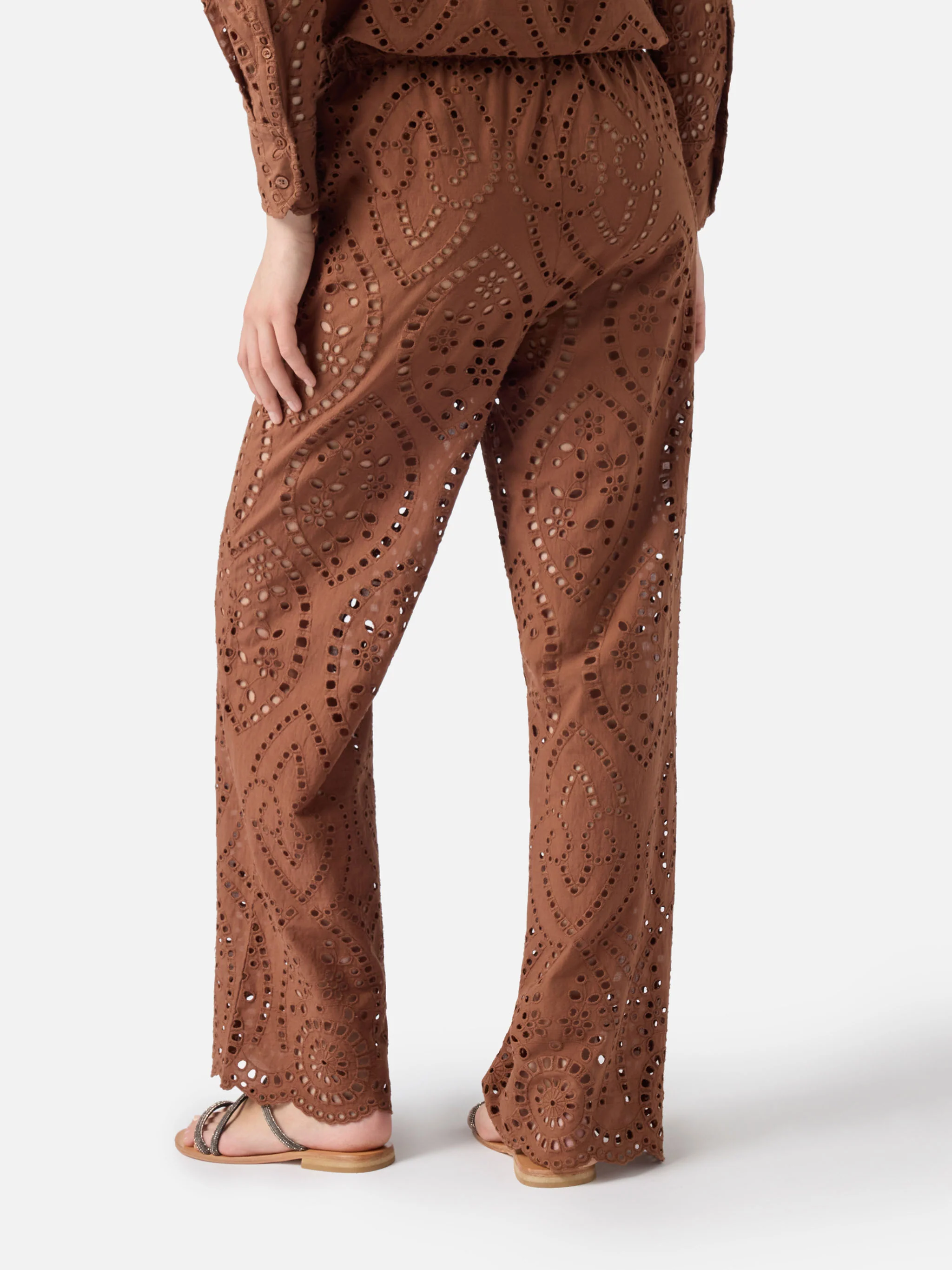 Pantaloni Inez in sangallo marrone - Image 3