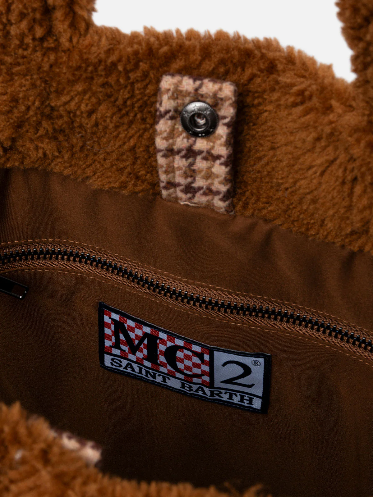 Borsa morbida in peluche marrone con logo a scacchi Saint Barth - Image 5
