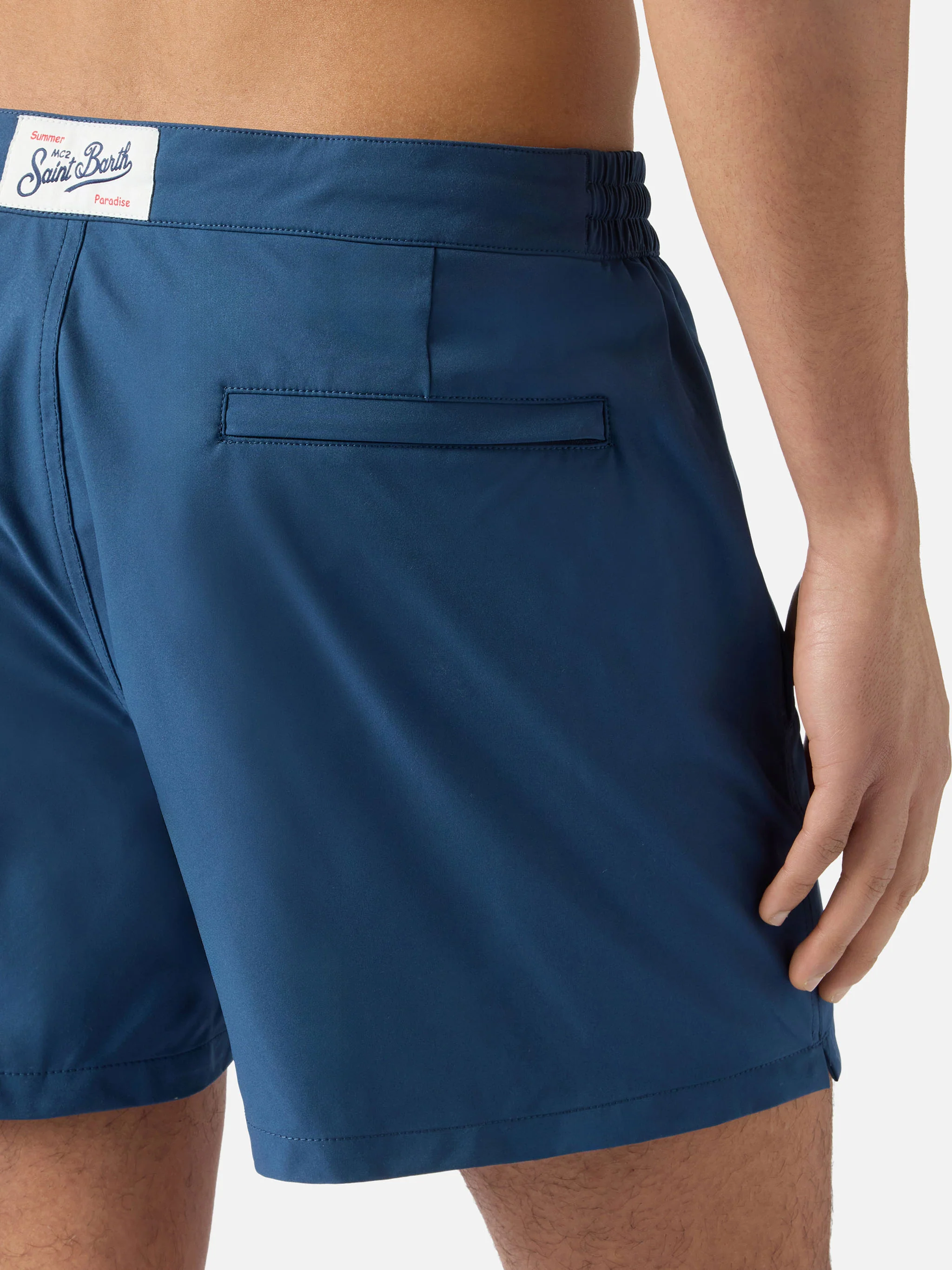 Costume mare Capferrat blu con logo ricamato - Image 6