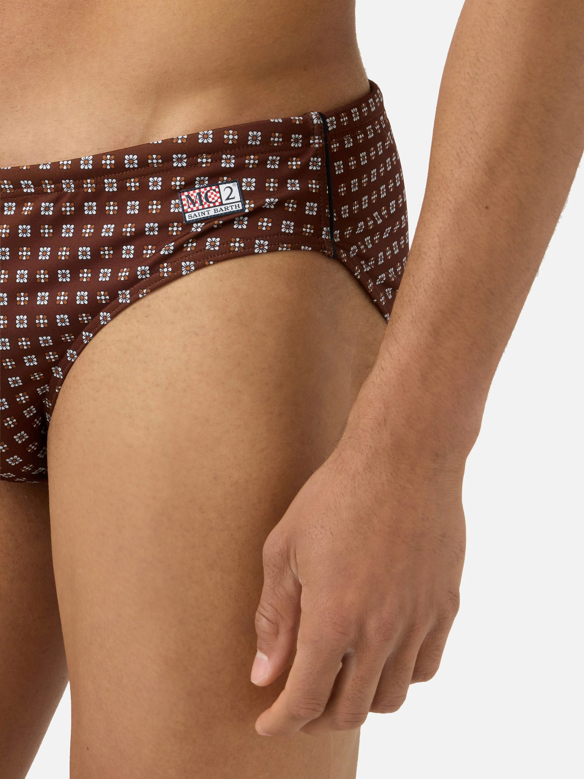 Slip mare Cayo marrone con stampa geometrica - Image 4