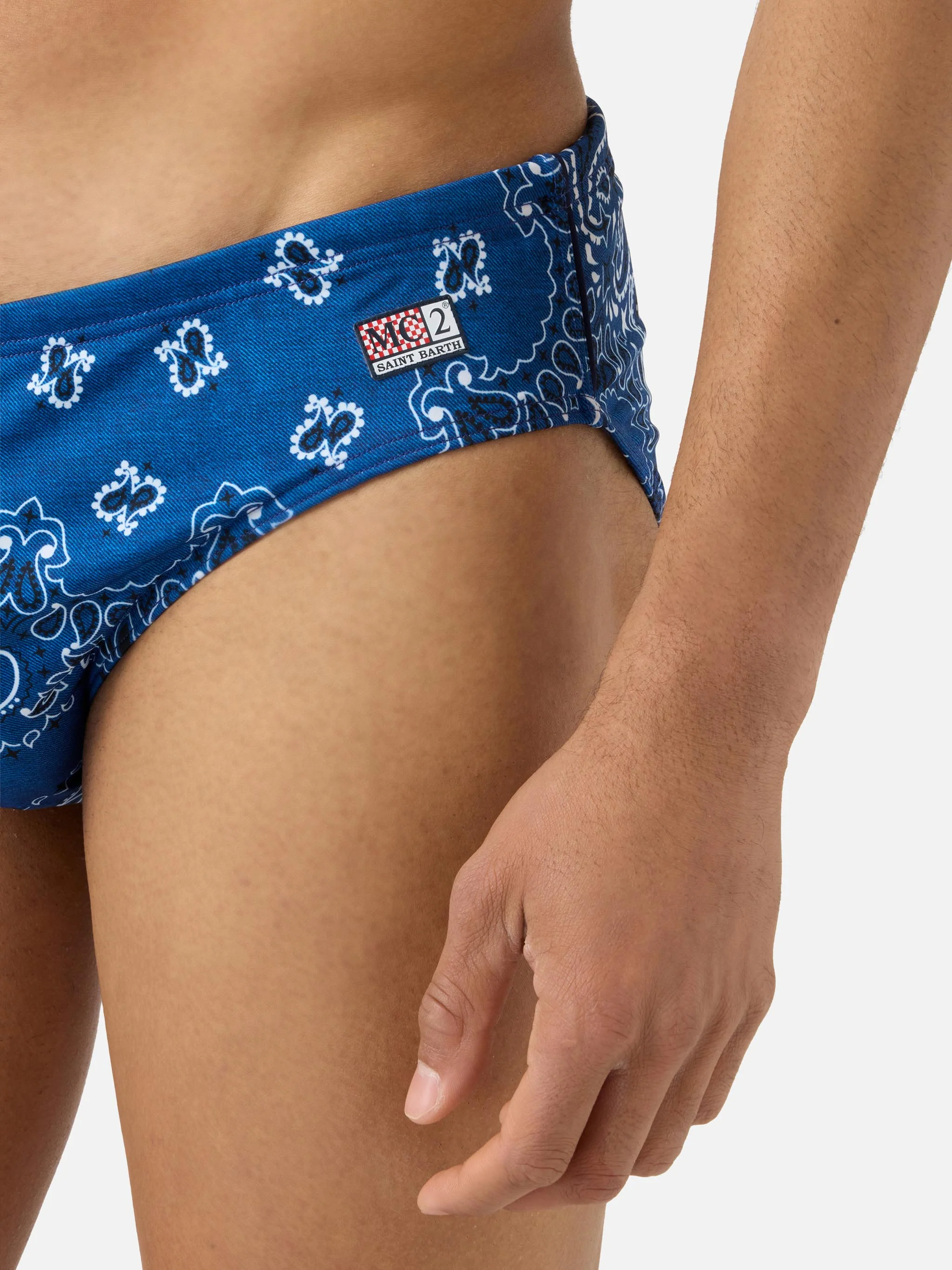 Slip mare Cayo con stampa bandanna blu navy - Image 4