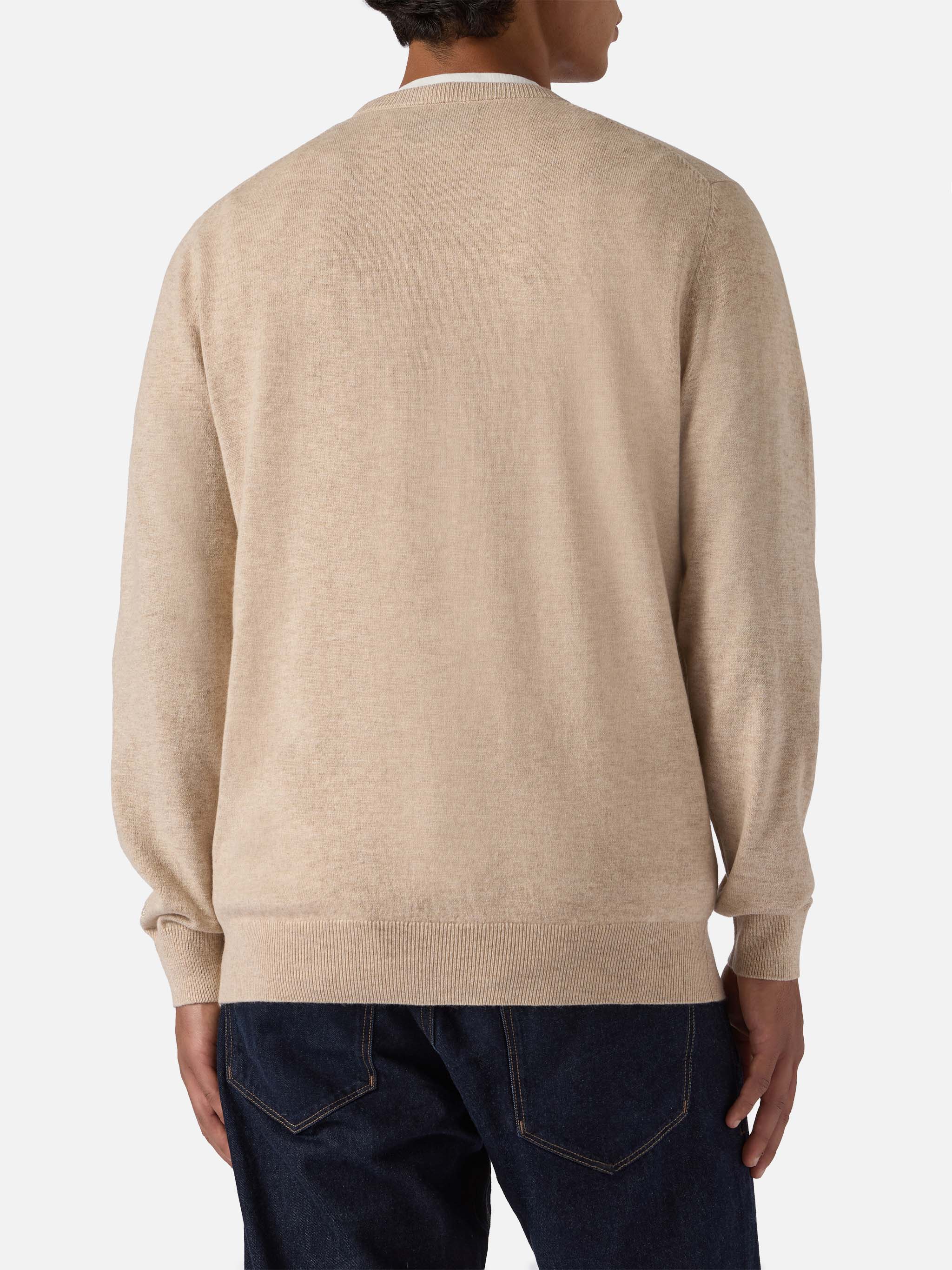 Maglione a girocollo Heron Light con ricamo Va tutto al contrario - Image 4