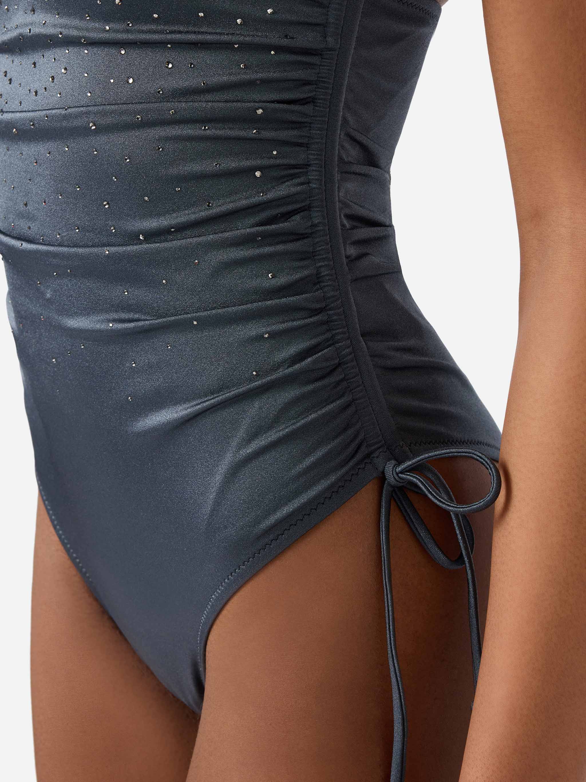 Costume intero Eliya glossy finish grigio scuro con dettaglio strass - Image 4