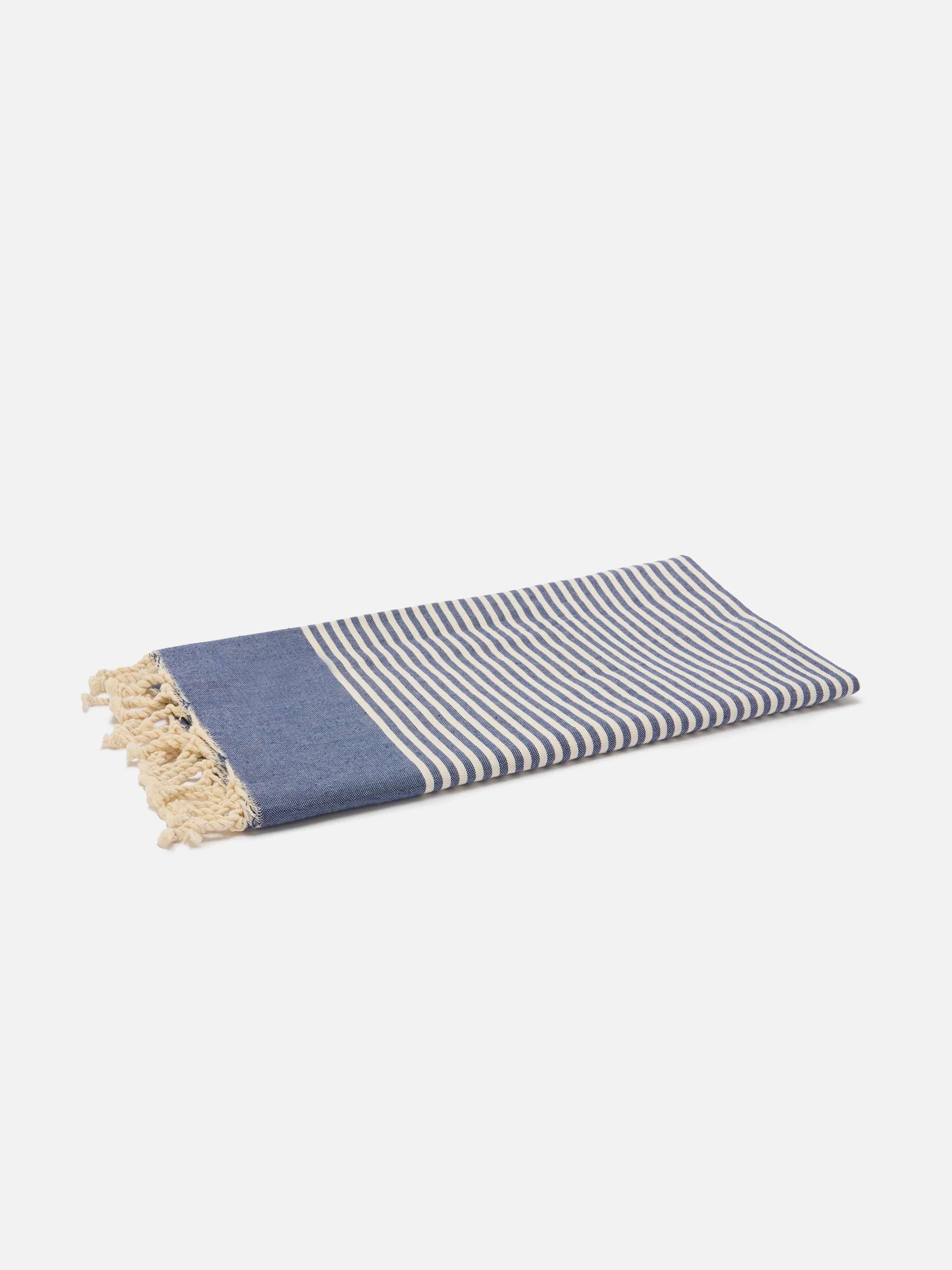 Telo mare Foutas a righe piccole blu navy e bianche - Image 2
