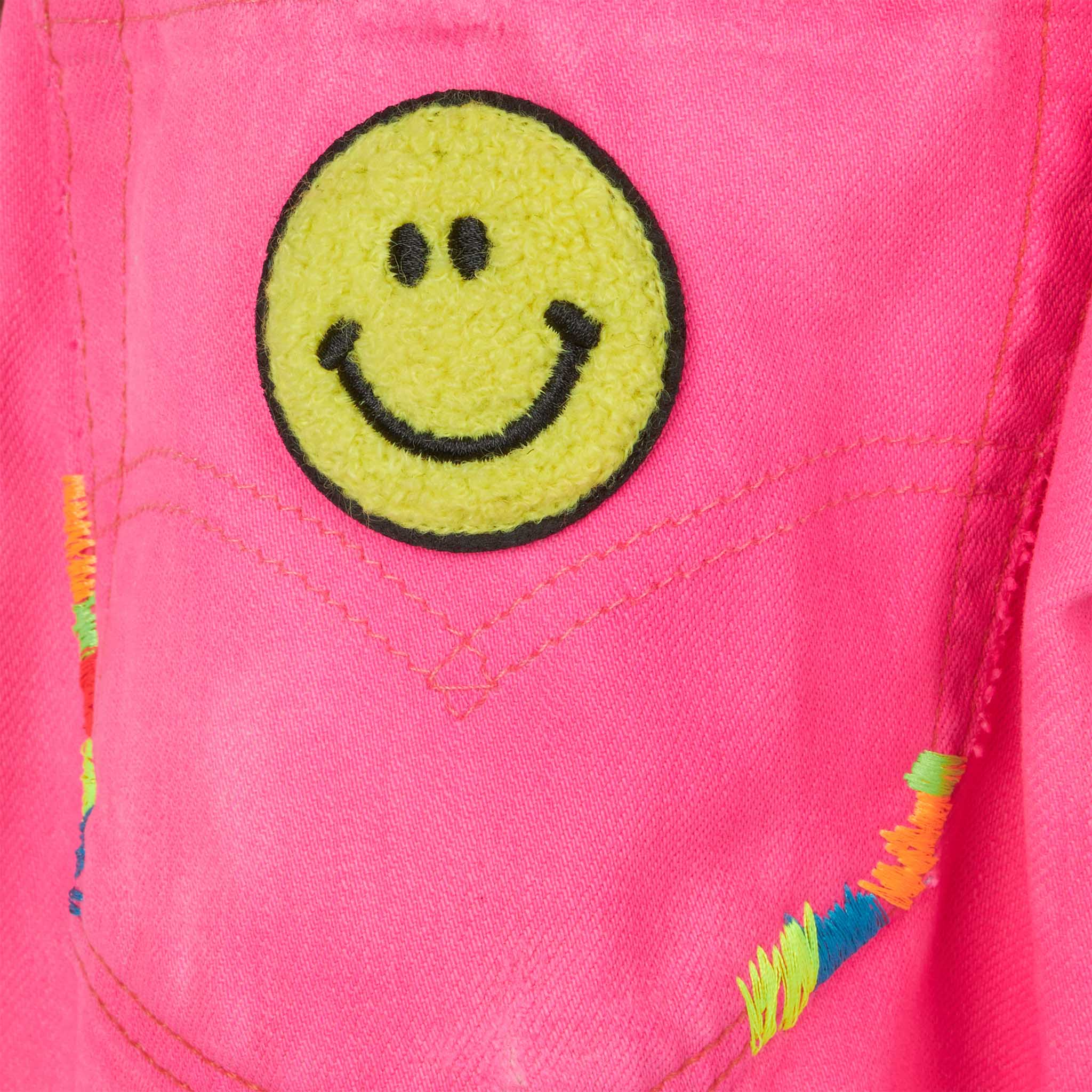 Pantaloncini da bambina in denim riciclato rosa fluo con ricami - Image 3