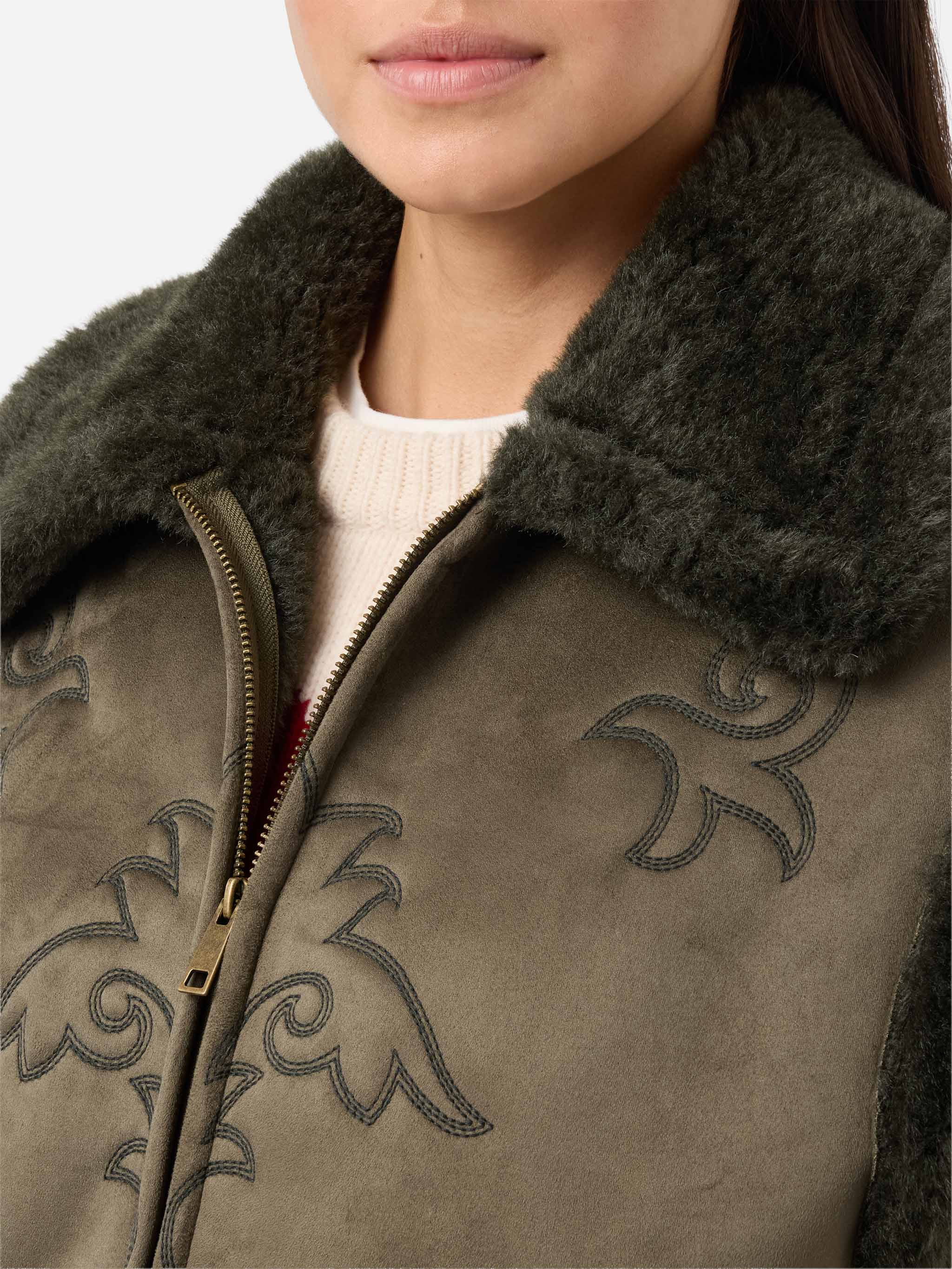 Gilet Hesketh in eco montone con ricamo texano - Image 3