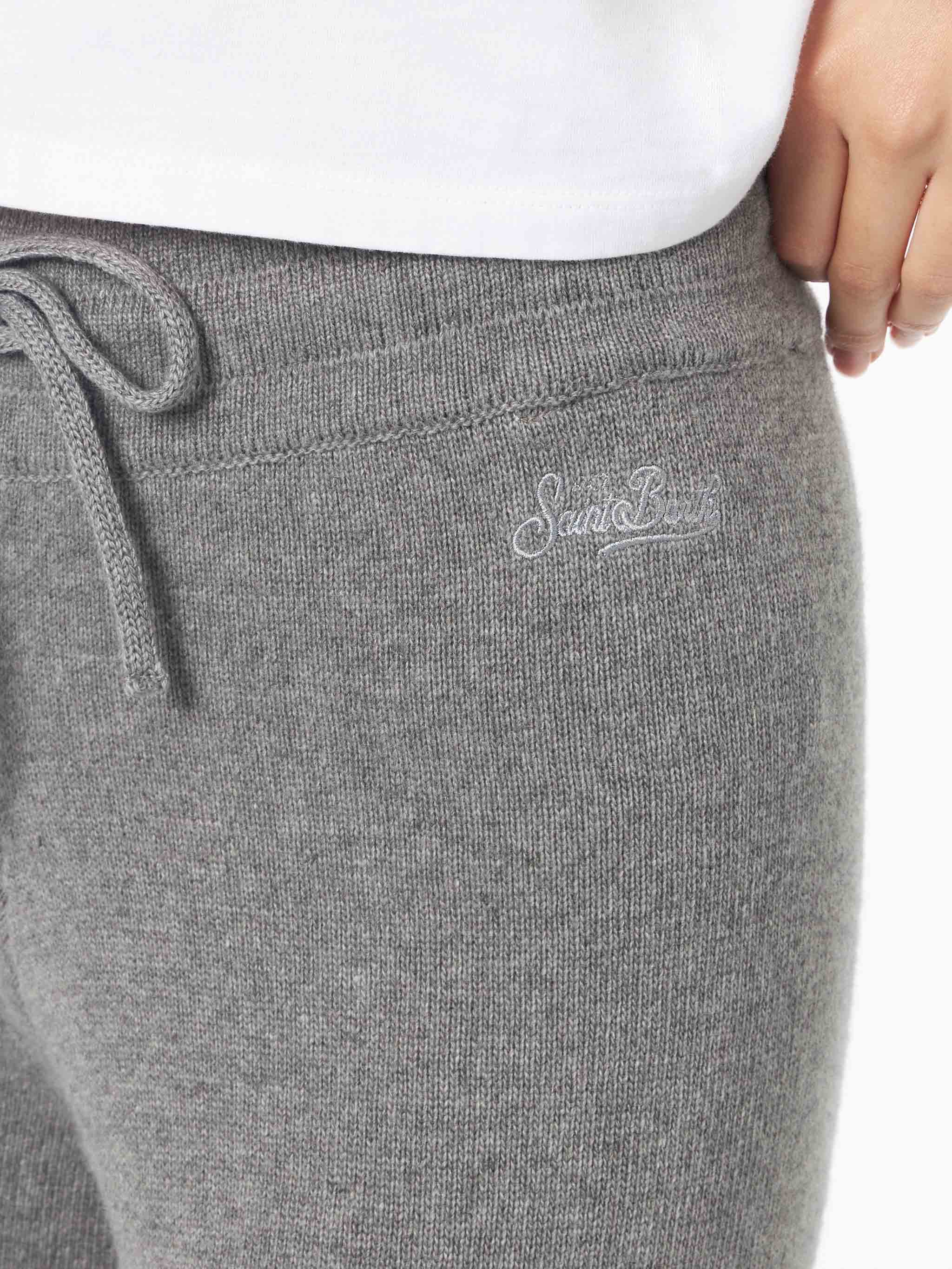 Pantaloni a palazzo grigi in maglia - Image 3