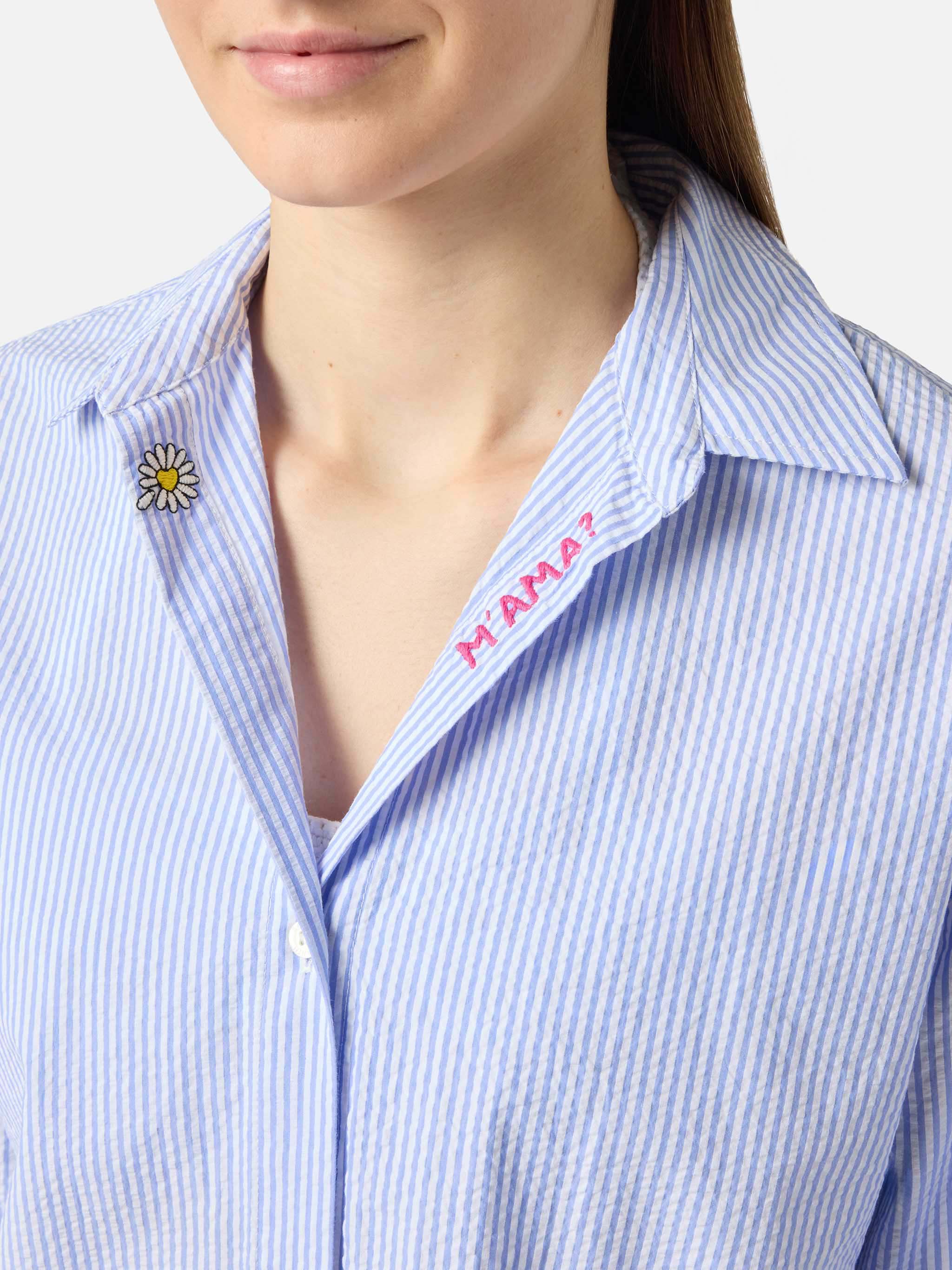 Camicia Cristal in seersucker a righe azzurre con ricami - Image 2