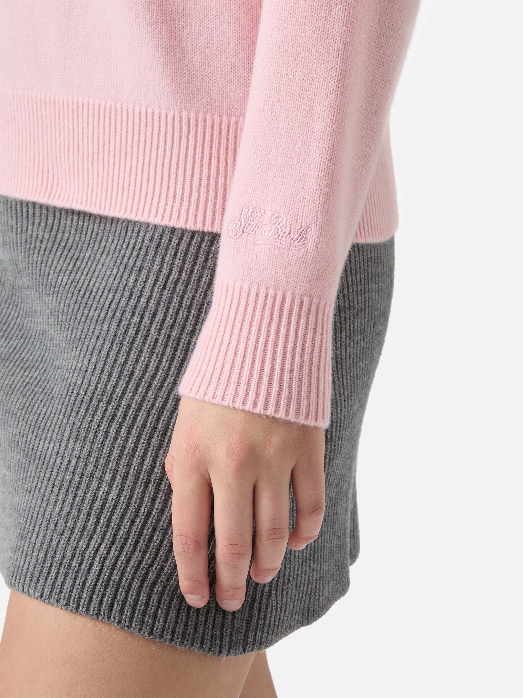 Maglione Louise in cashmere rosa con applicazione St. Moritz in strass - Image 4