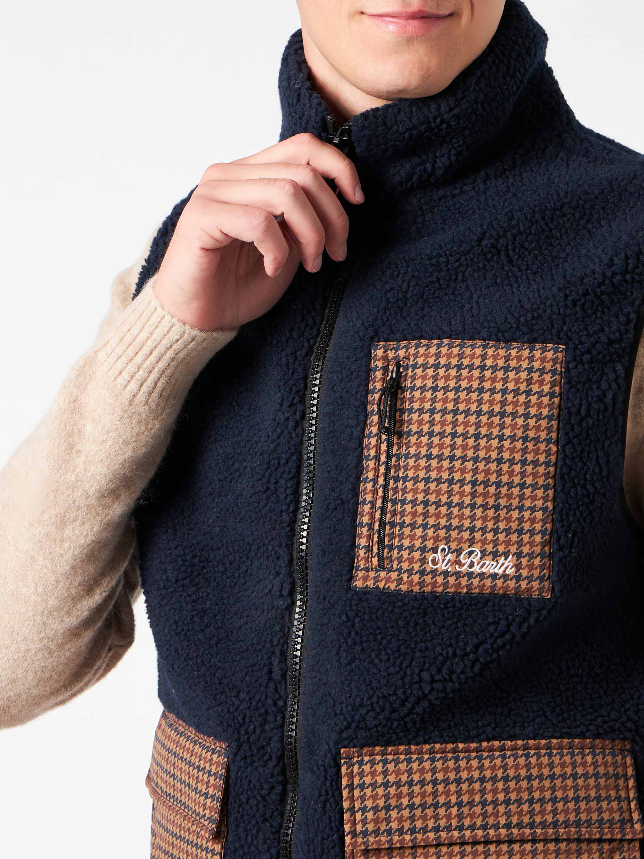 Gilet Wanaka sherpa blu con tasche check - Image 2