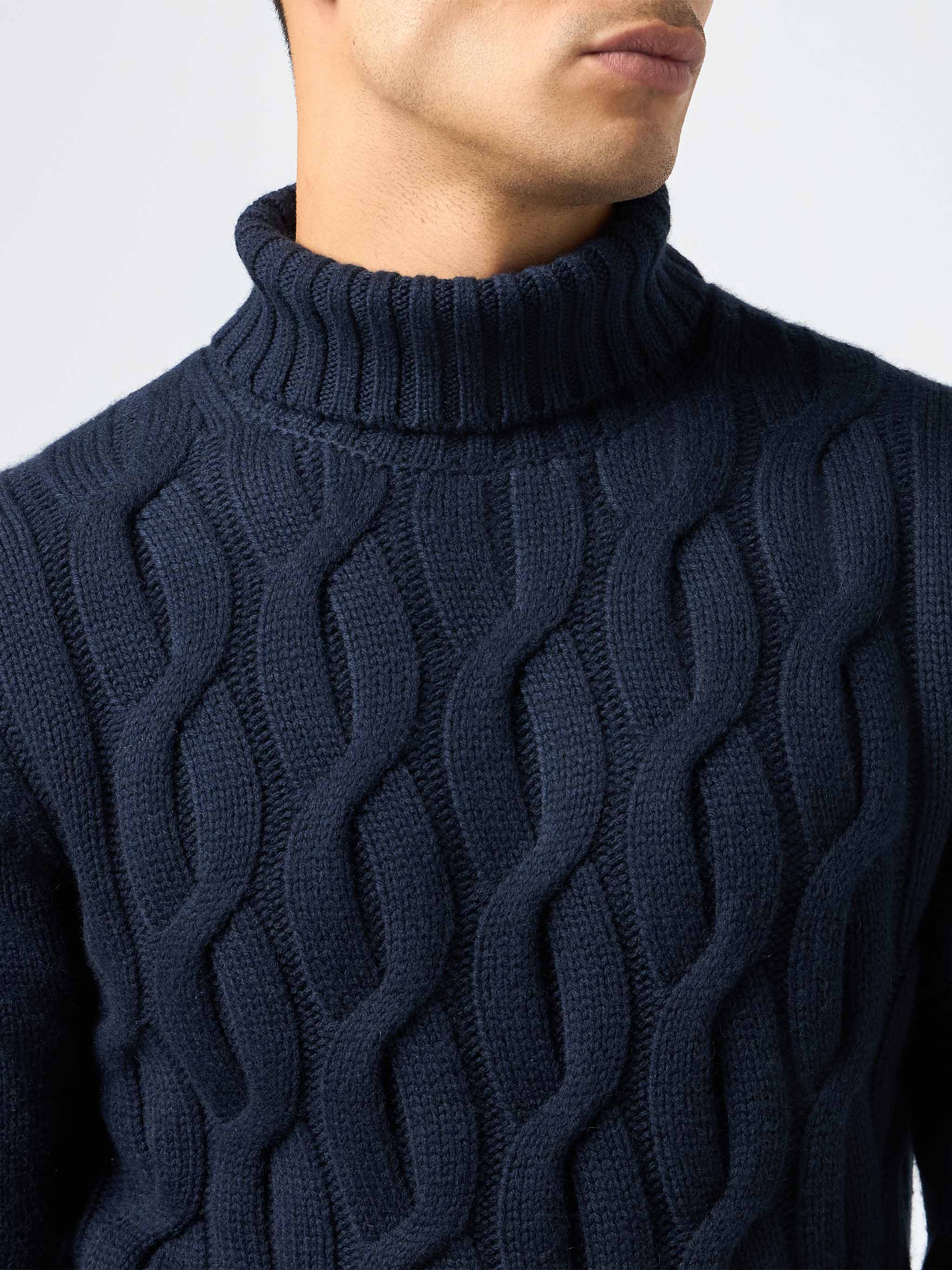 Maglia Fisherman in misto cashmere blu navy lavorazione trecce - Image 2