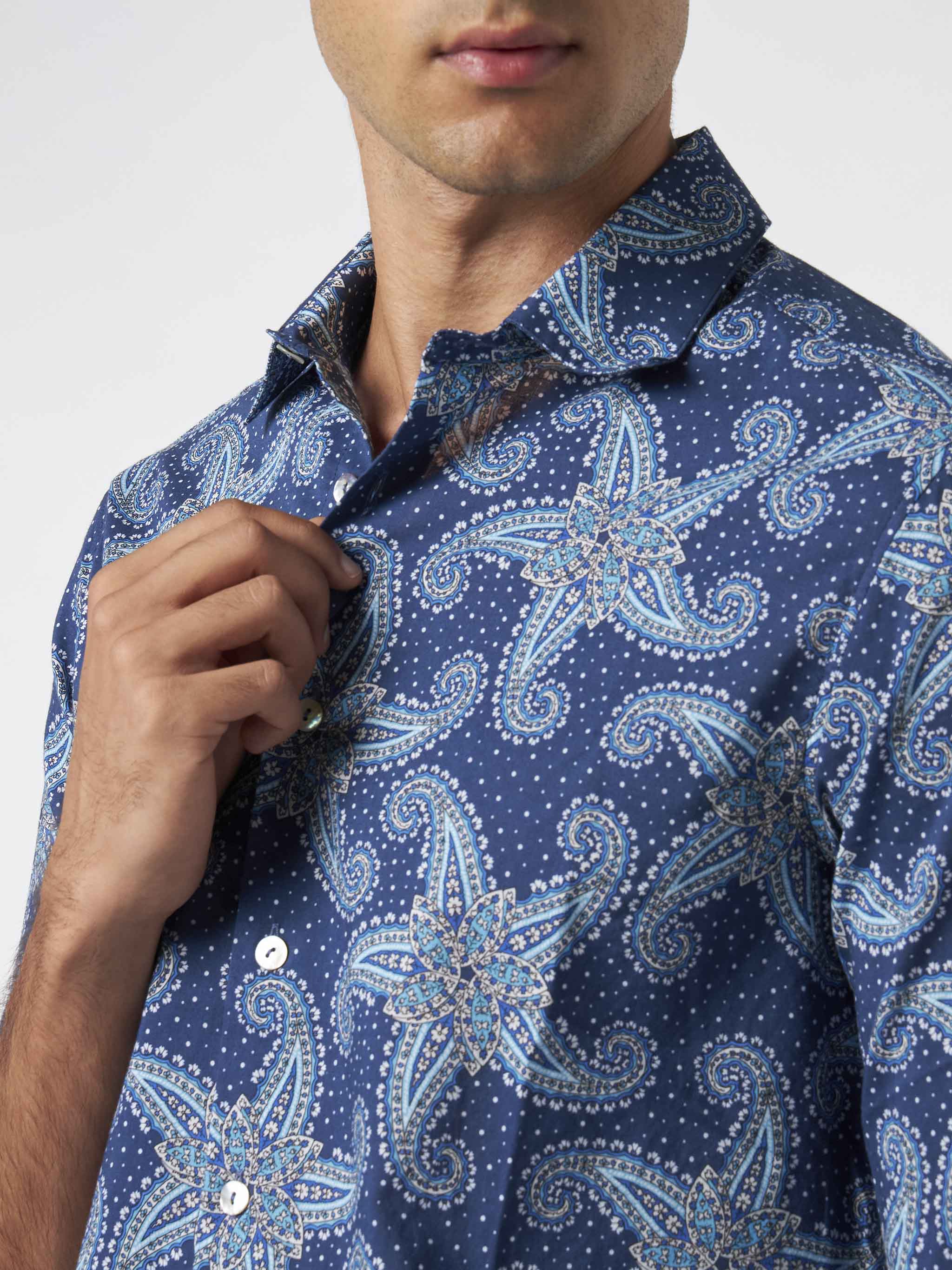 Camicia Sikelia in cotone mussola stampa paisley blu - Image 3