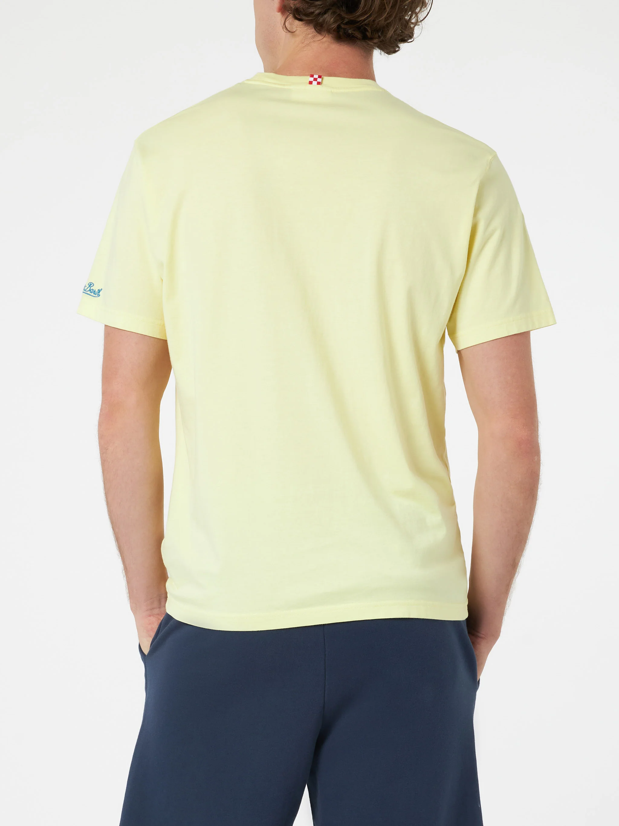 T-shirt  stampa More Shots Less Squats giallo - Image 4