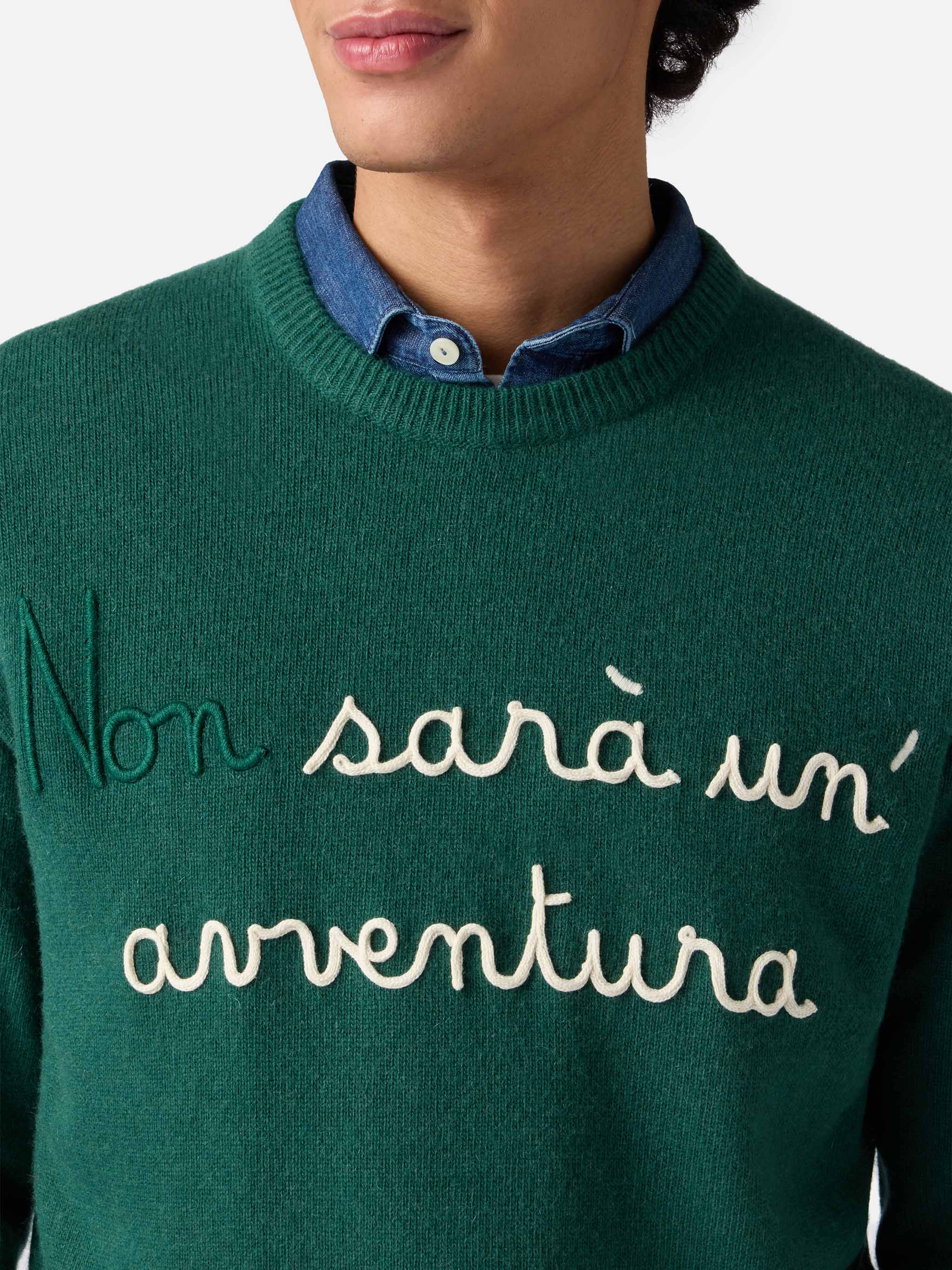 Maglione verde Heron con ricamo Non sarà un'avventura - Image 2