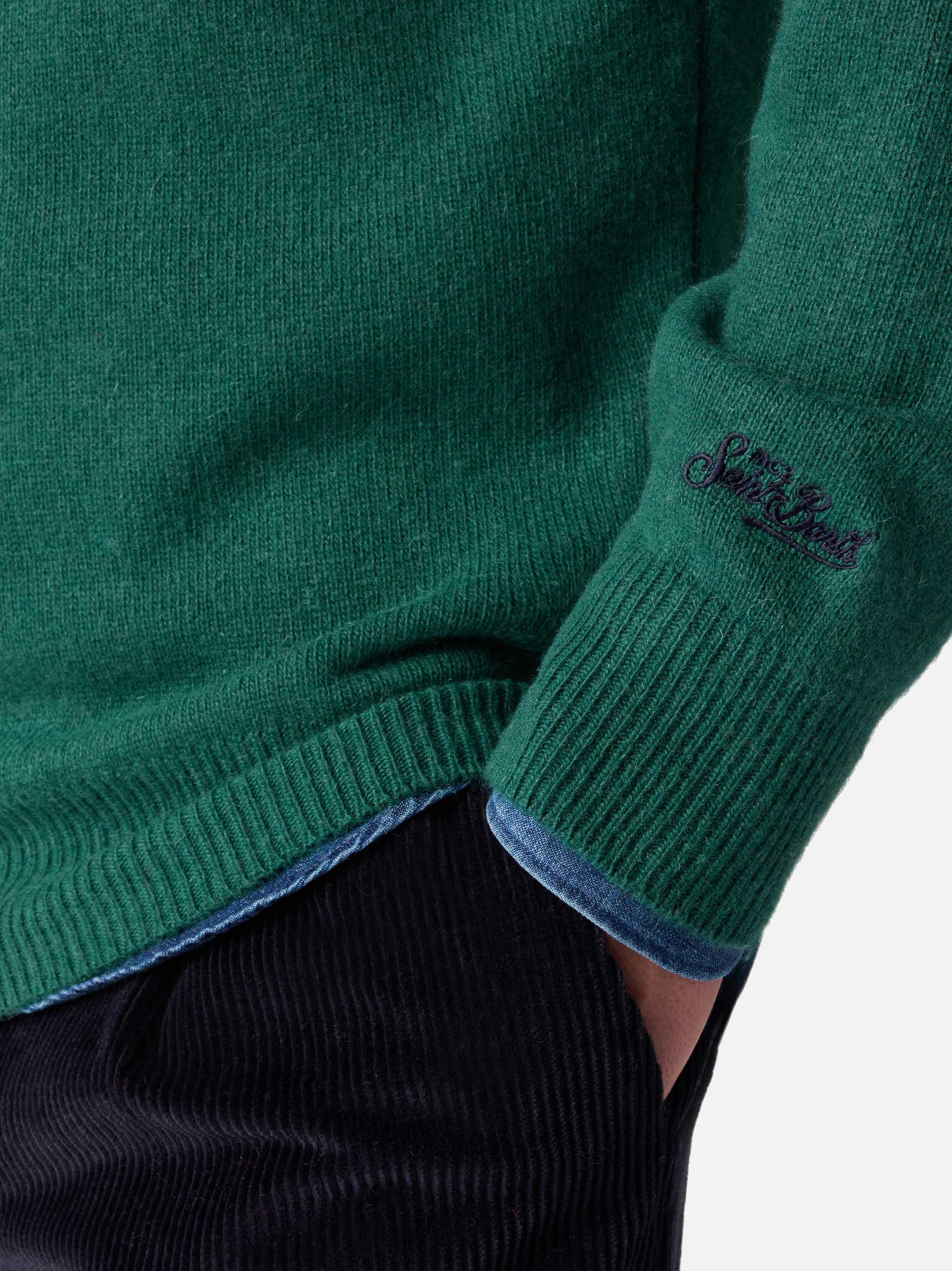 Maglione verde Heron con ricamo Non sarà un'avventura - Image 4