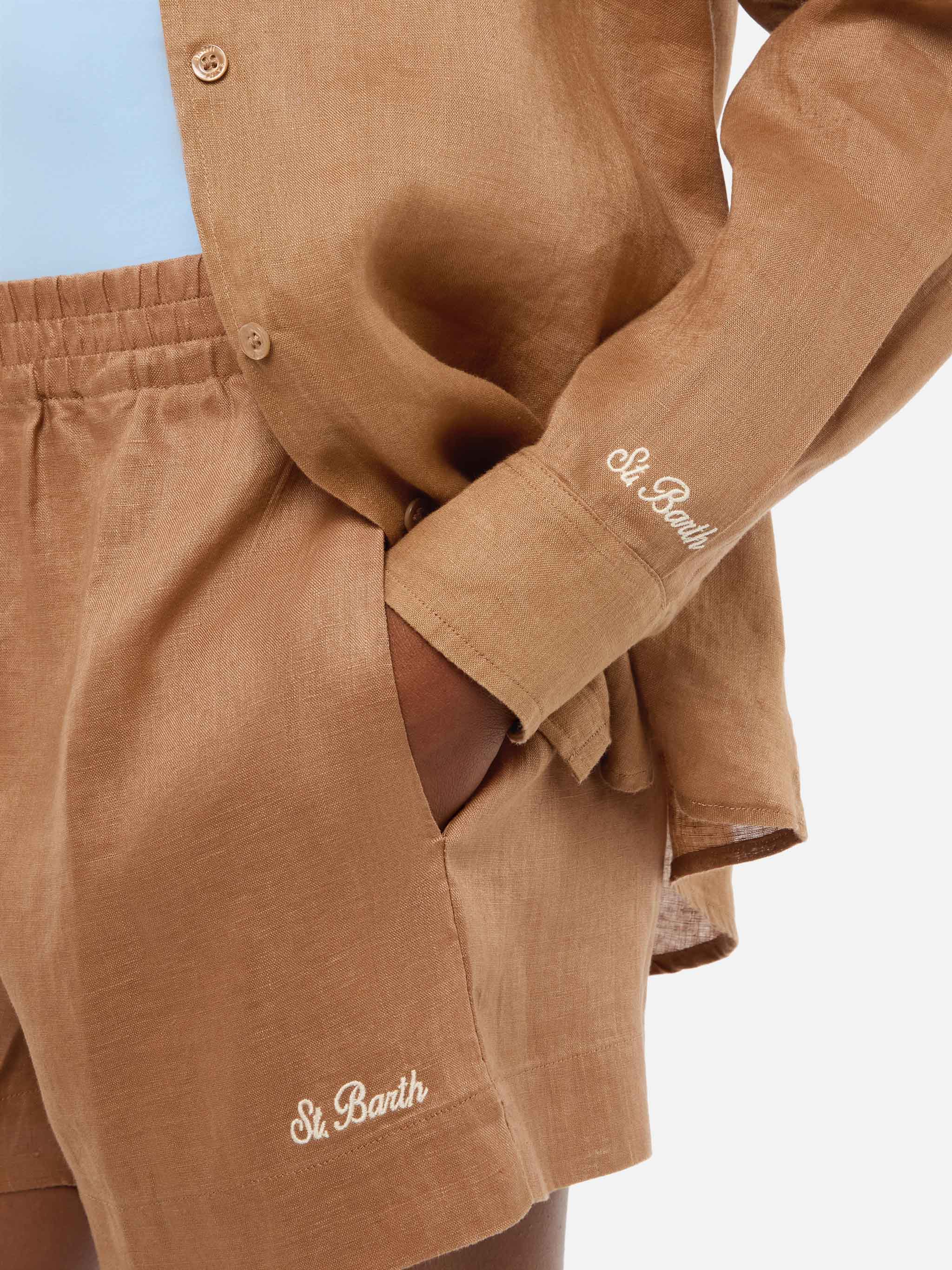 Camicia classica in lino Meredith color cammello - Image 2