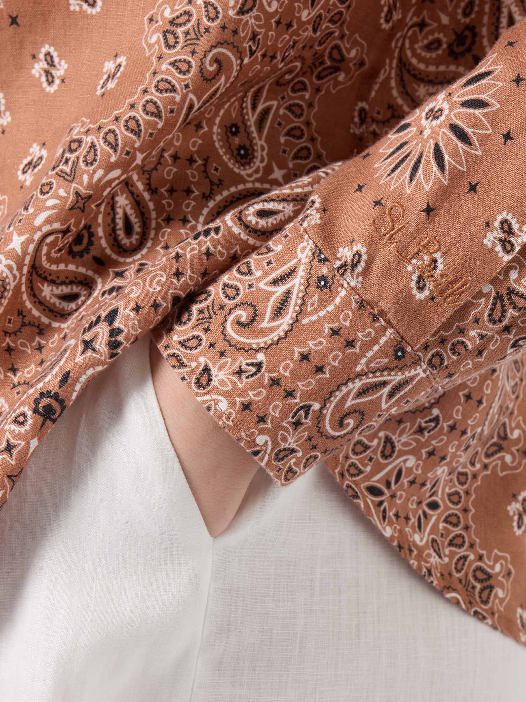 Camicia classica Meredith con stampa bandana marrone - Image 2