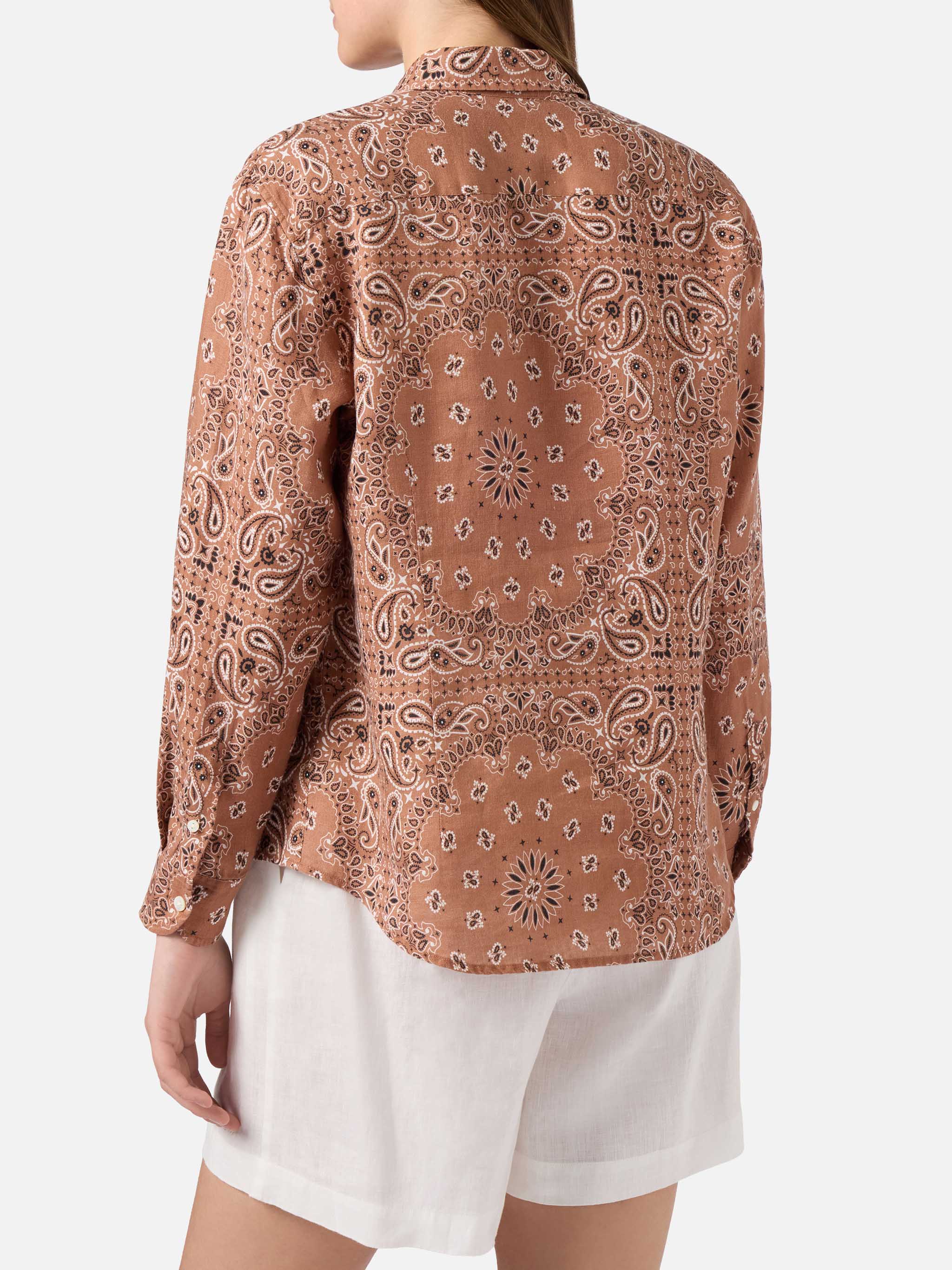 Camicia classica Meredith con stampa bandana marrone - Image 3