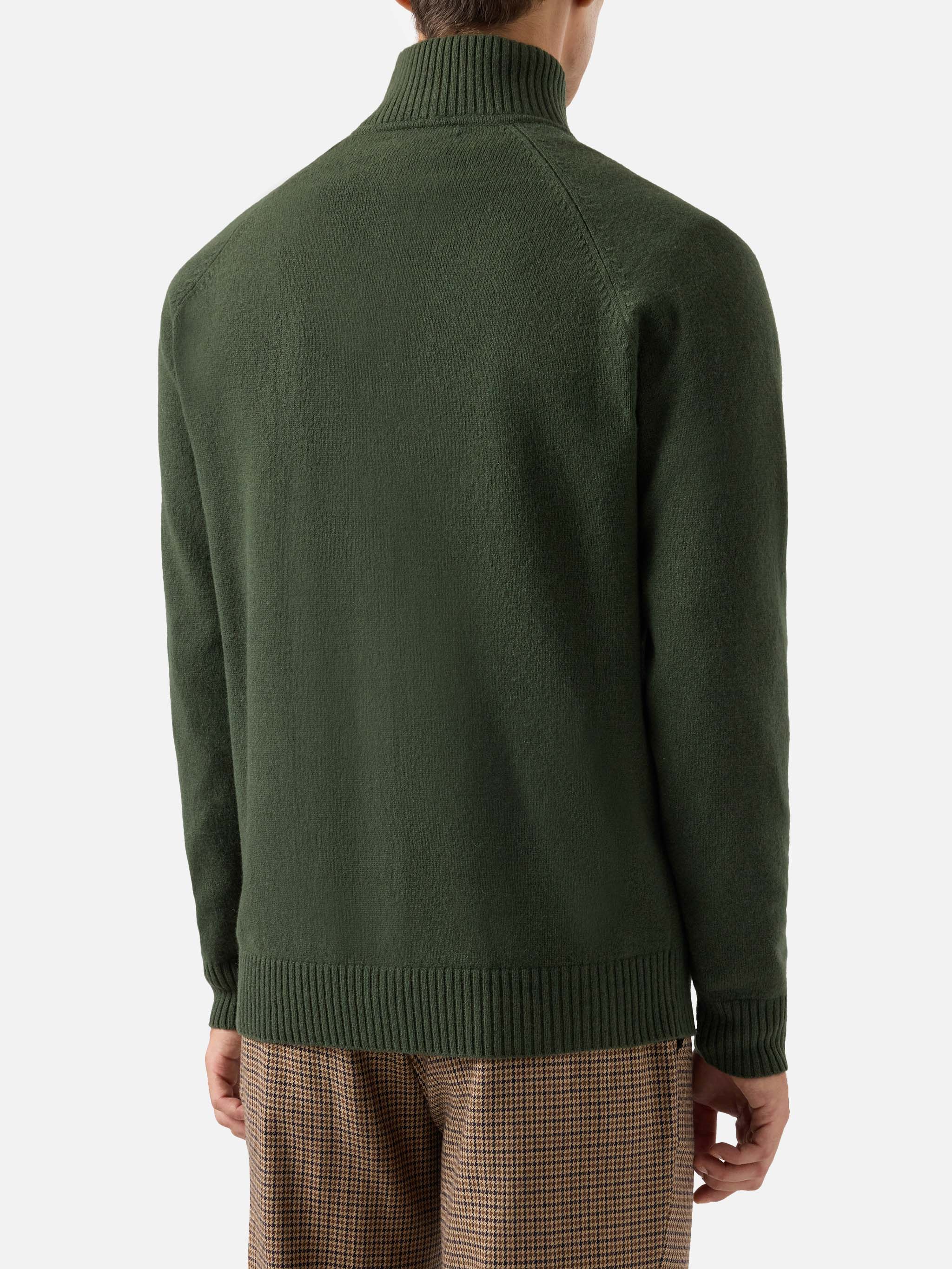 Cardigan Galway in 100% lambswool verde militare - Image 3