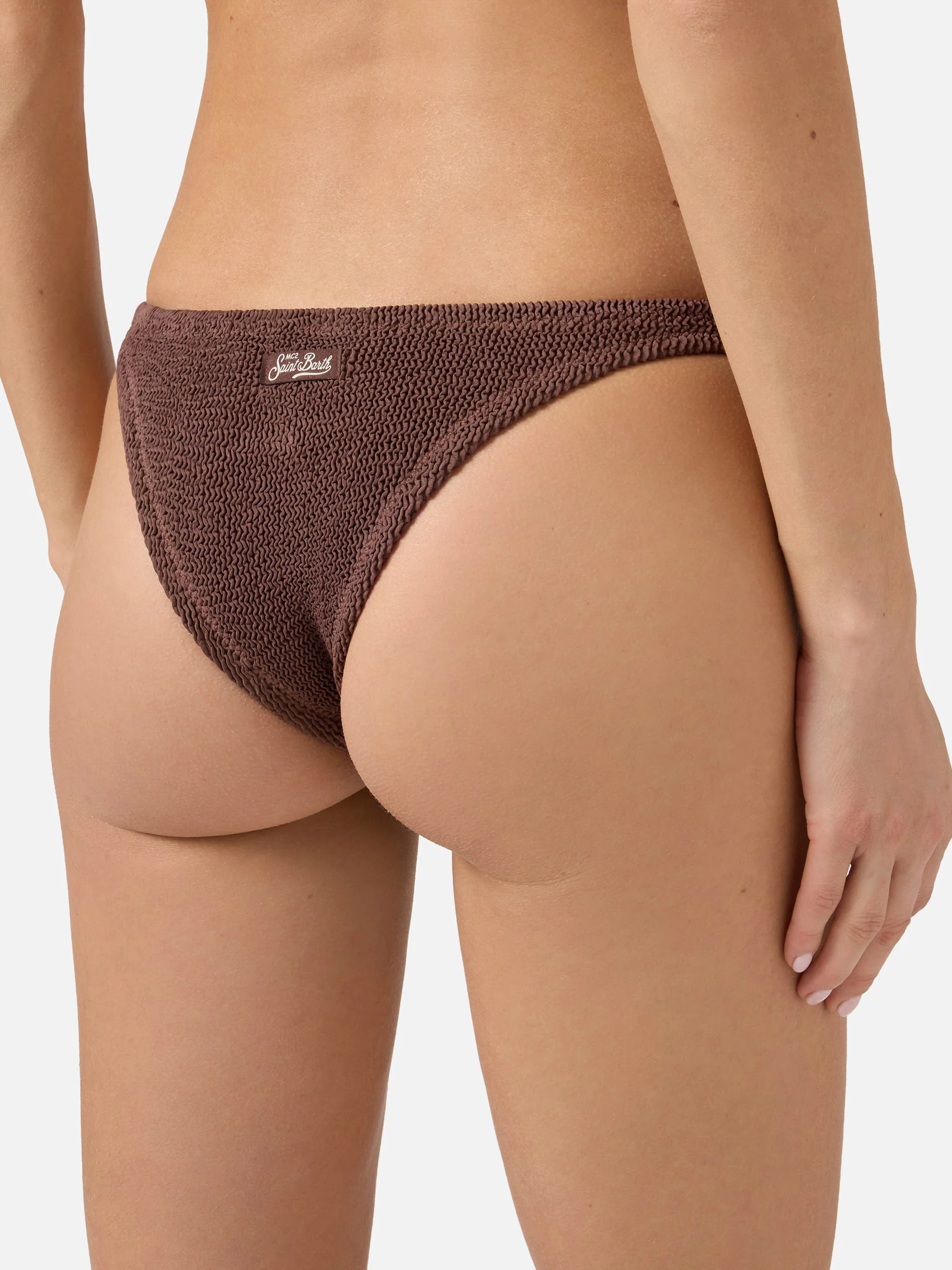 Slip mare Naomi modello brasiliana in tessuto crinkle marrone - Image 2