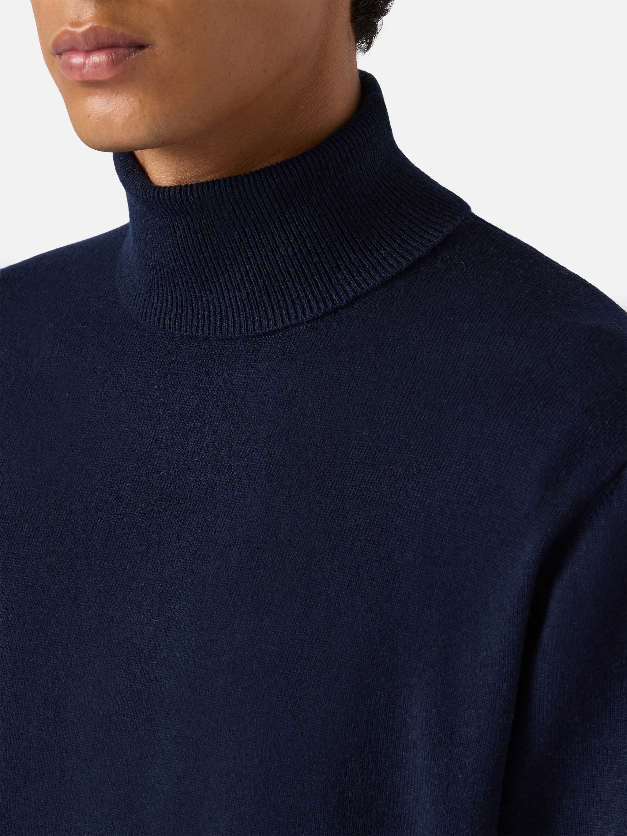 Dolcevita Bond in lana merino e cashmere blu notte - Image 2