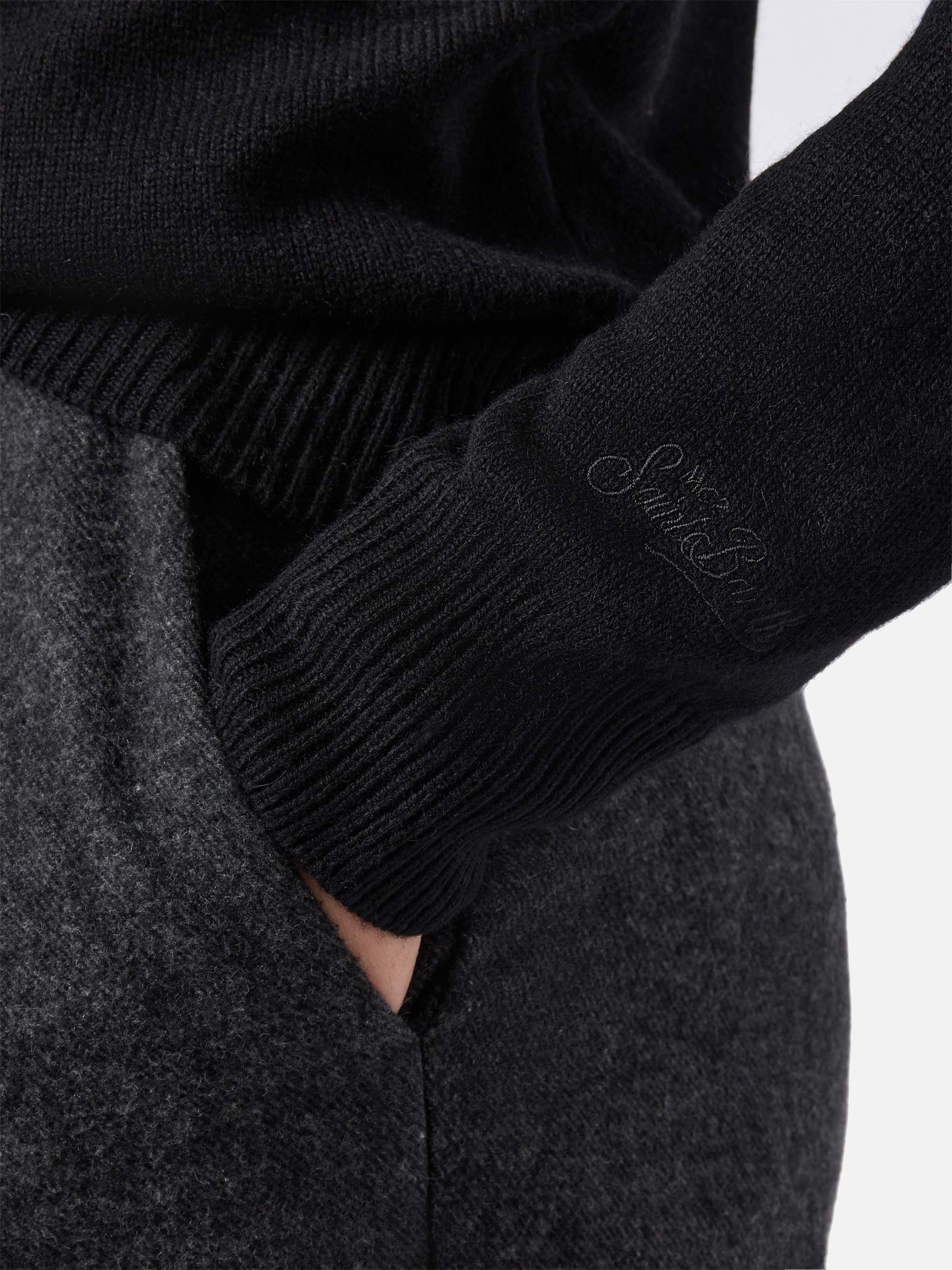 Maglione New Queen in misto cashmere nero con ricamo Scelgo sempre quello sbagliato - Image 4