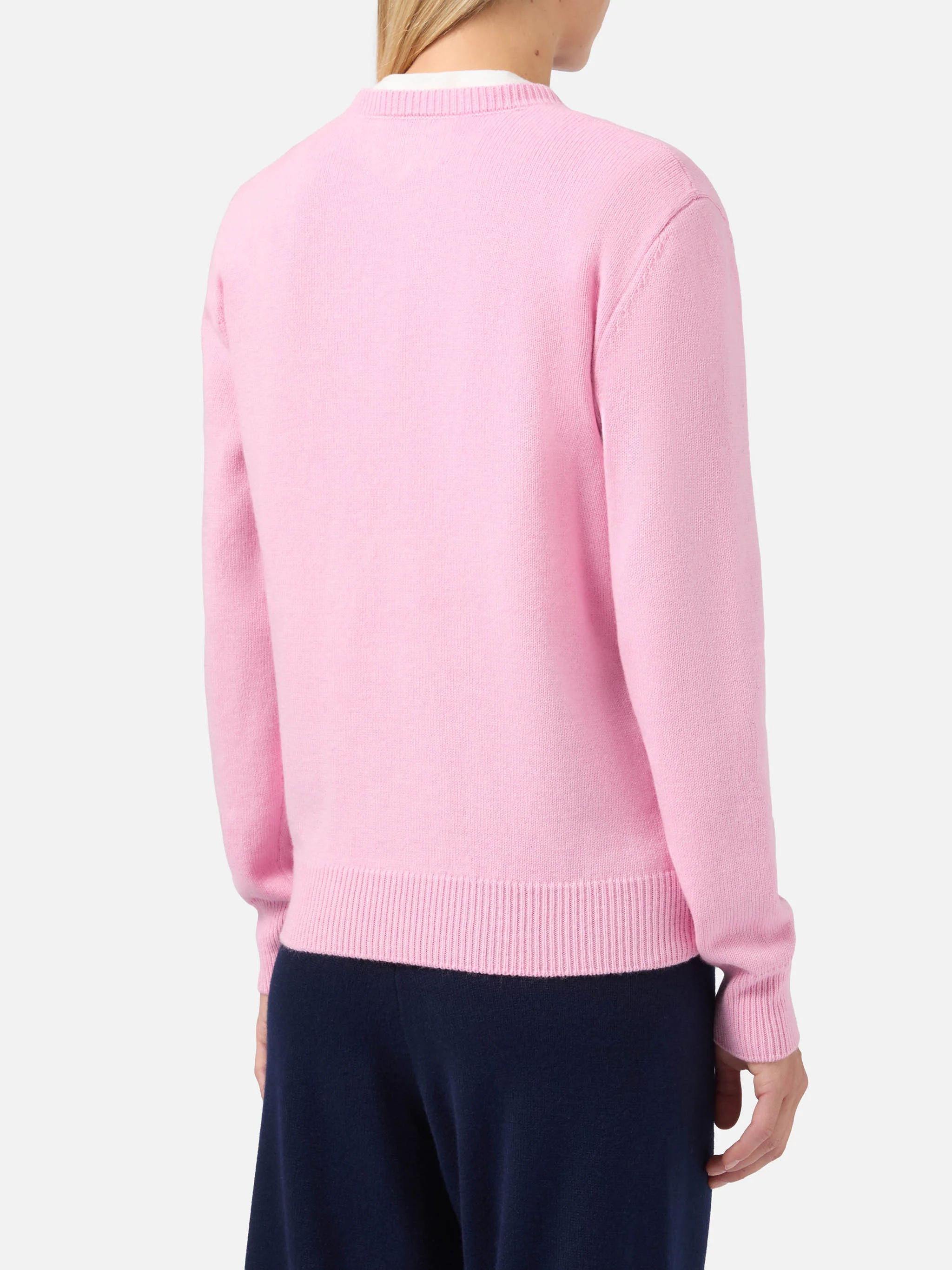Maglione New Queen in misto cashmere rosa con ricamo Non vivo senza te(lefono) - Image 3