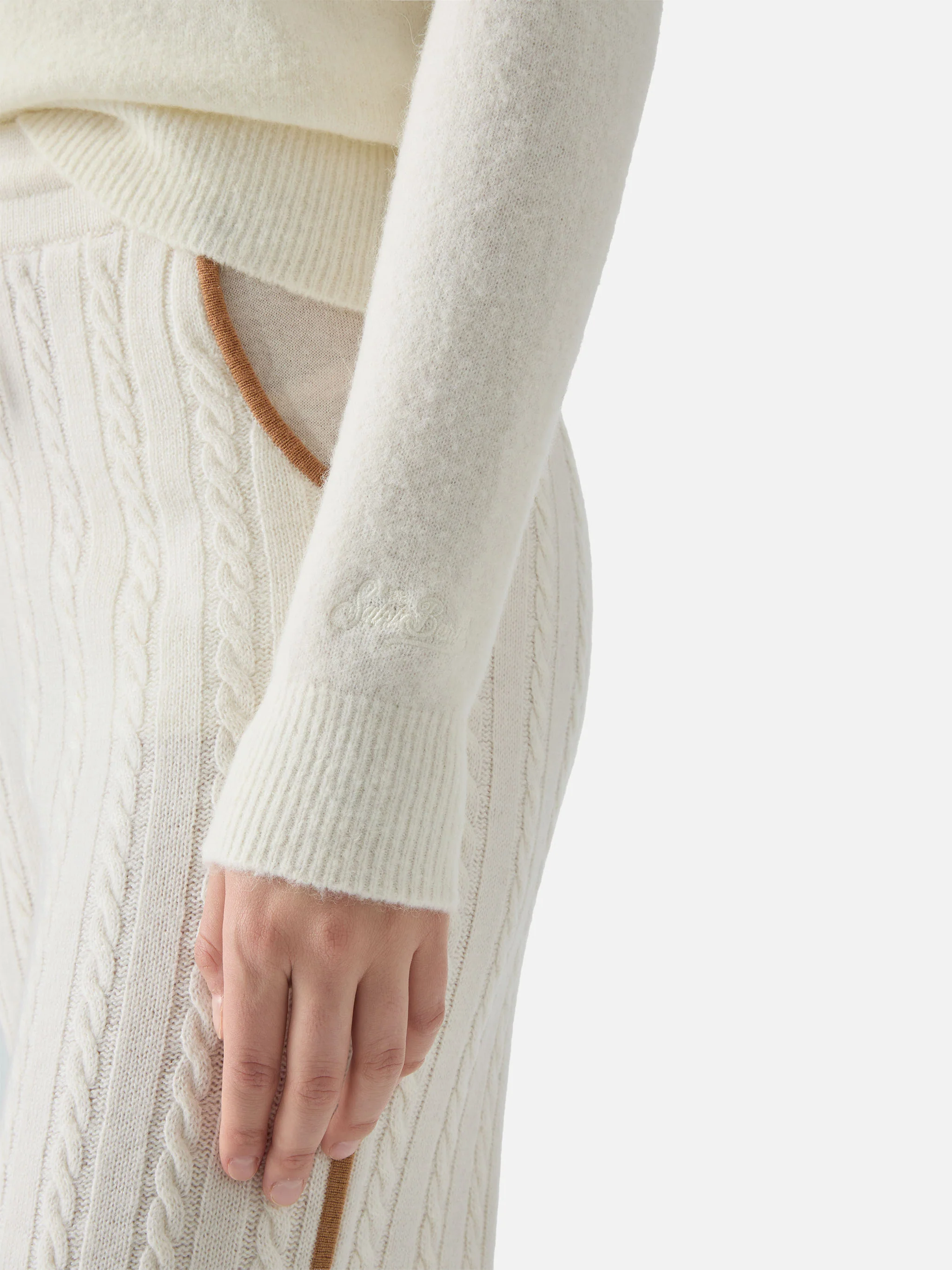 Maglia elasticizzata New Queen in misto lana merino e alpaca bianco con scritta applicata in strass Born to Shine - Image 4