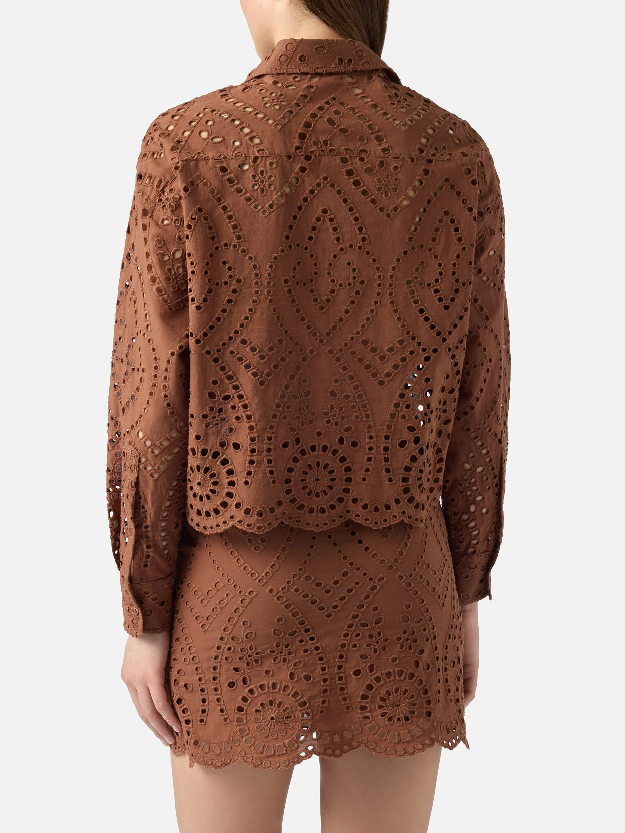 Camicia crop Oriane in cotone sangallo marrone - Image 3