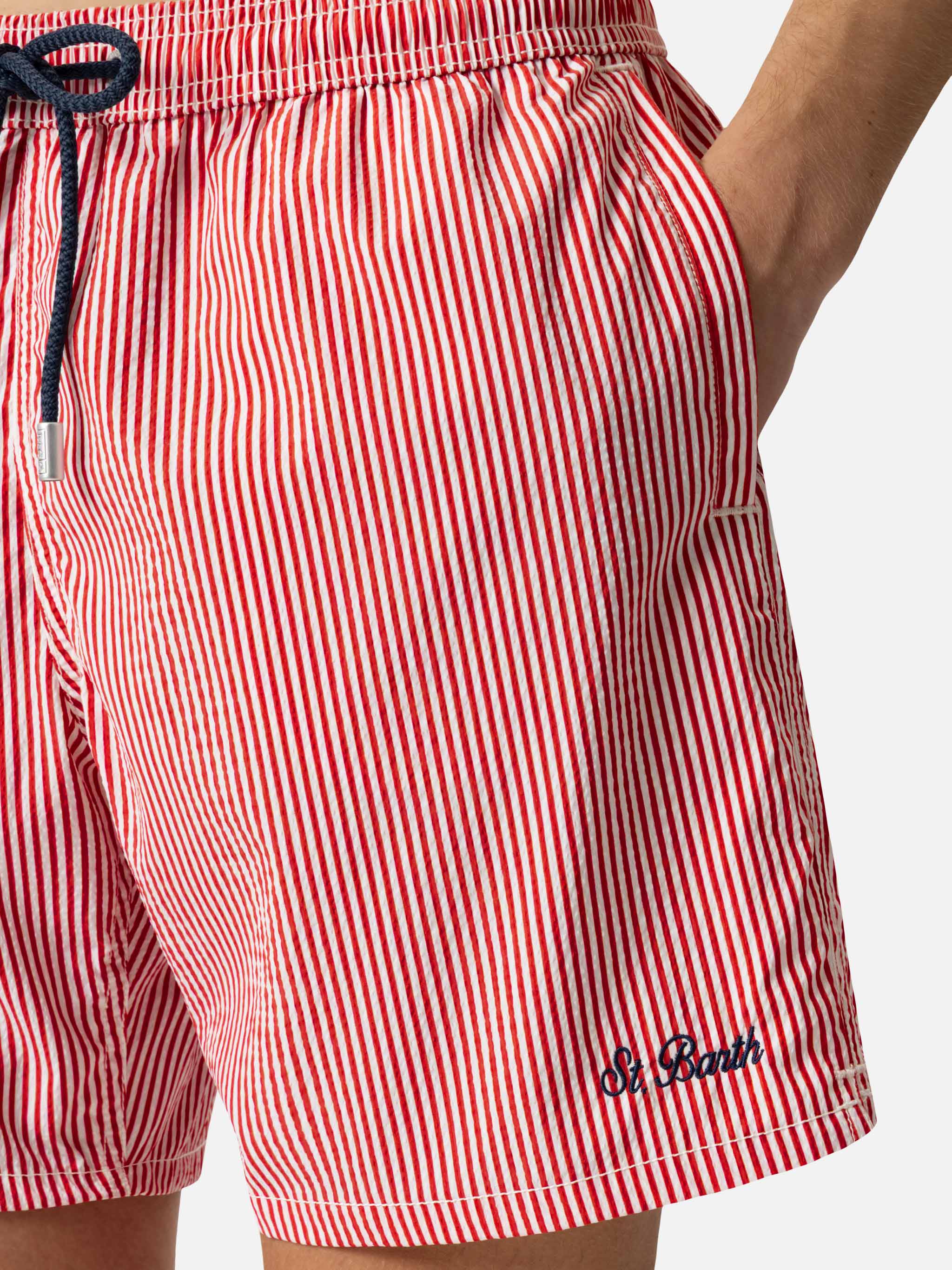 Costume classico leggero Patmos in seersucker a righe rosse - Image 7