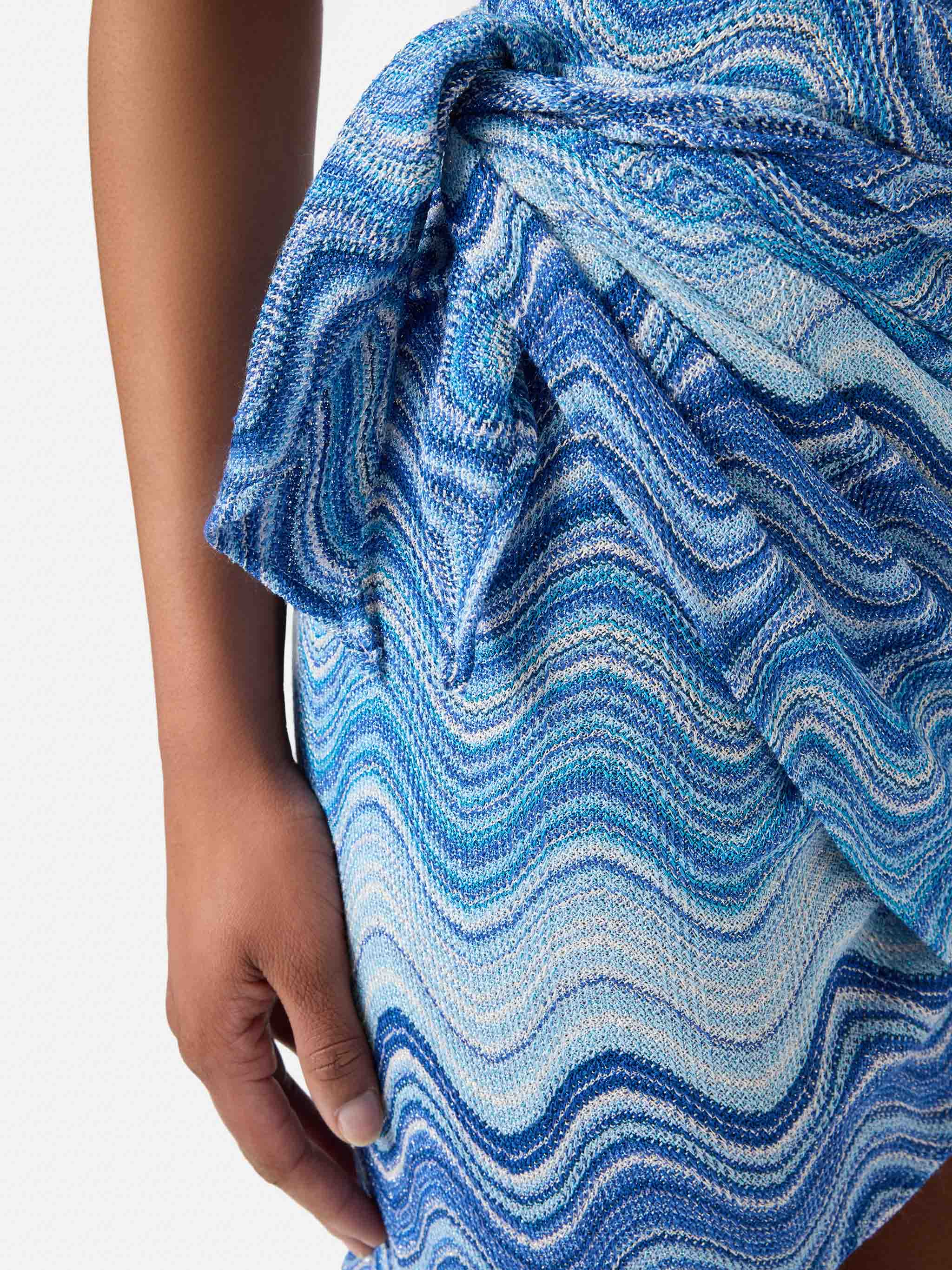 Pareo corto Sery in tessuto raschel degradé azzurro - Image 4