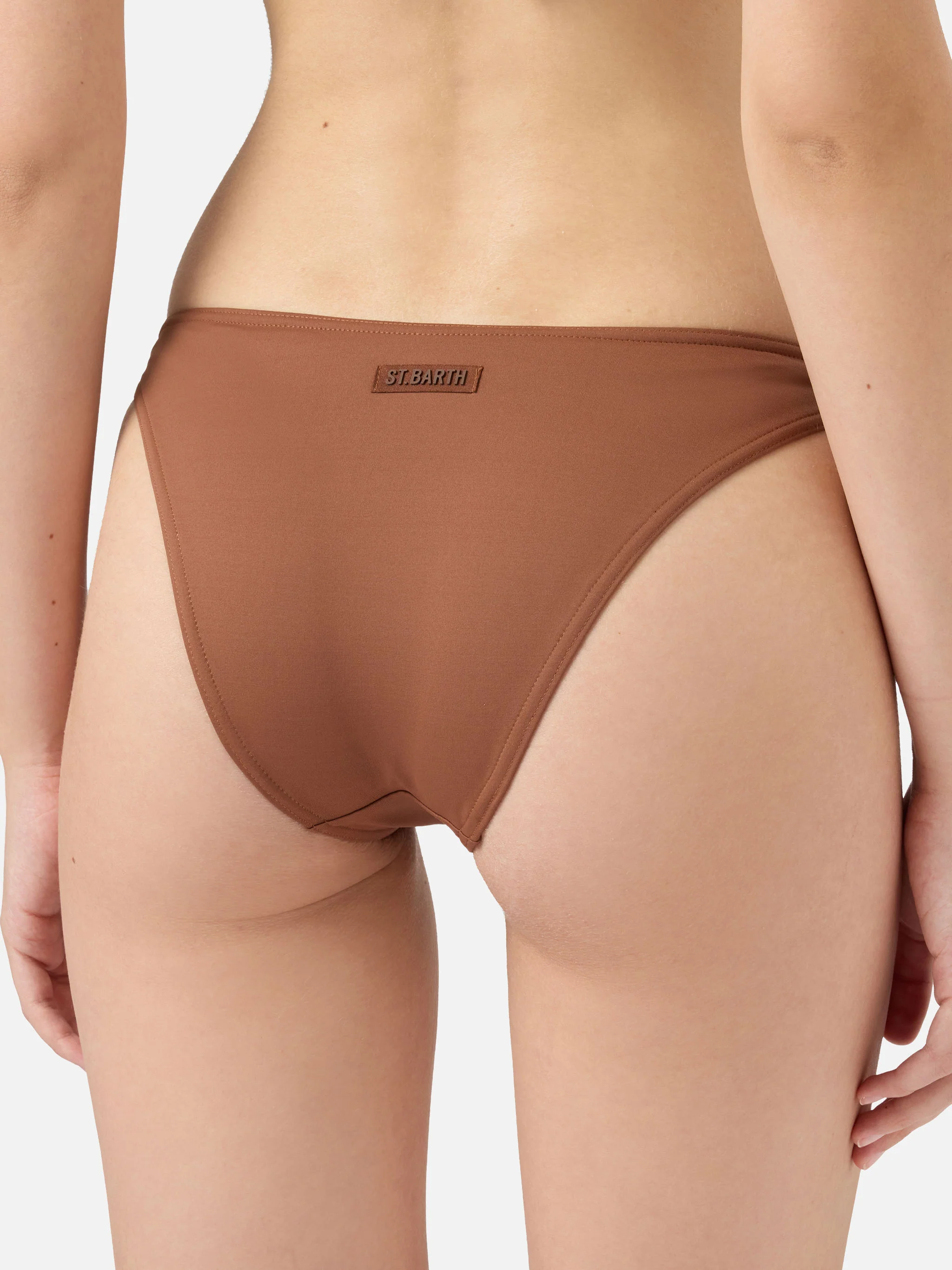 Bikini triangolo Leah Lido in marrone con slip classico - Image 5