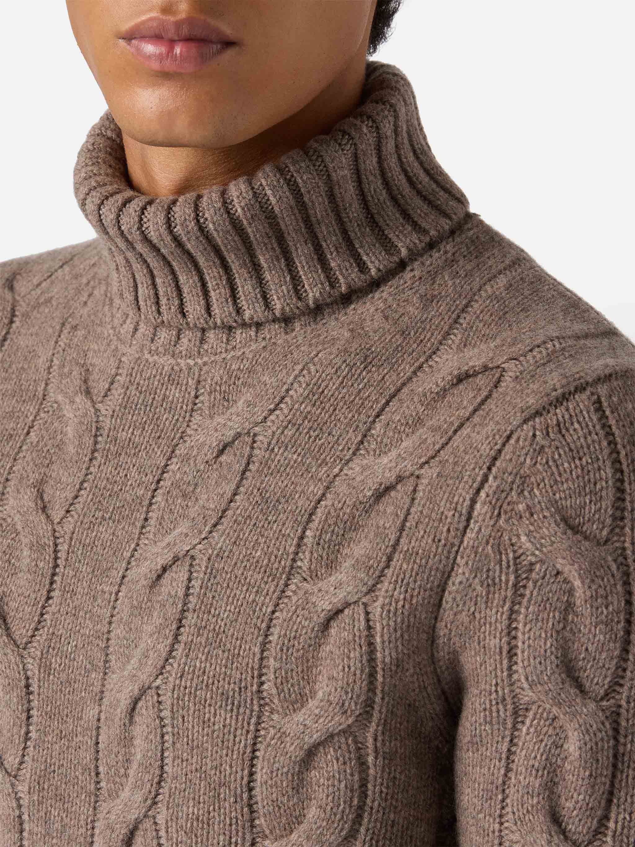 Pullover a collo alto Valdez in pura lana nocciola - Image 2