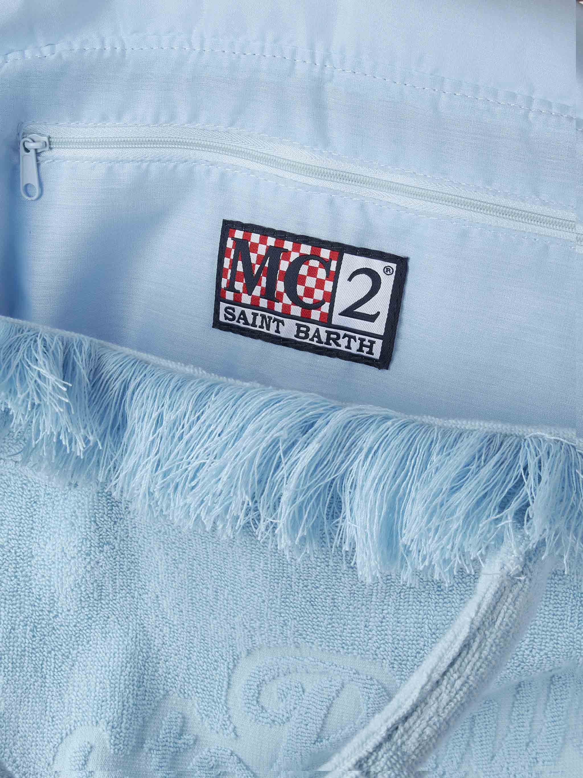 Borsa a spalla Vanity Terry azzurra con logo in bassorilievo - Image 4