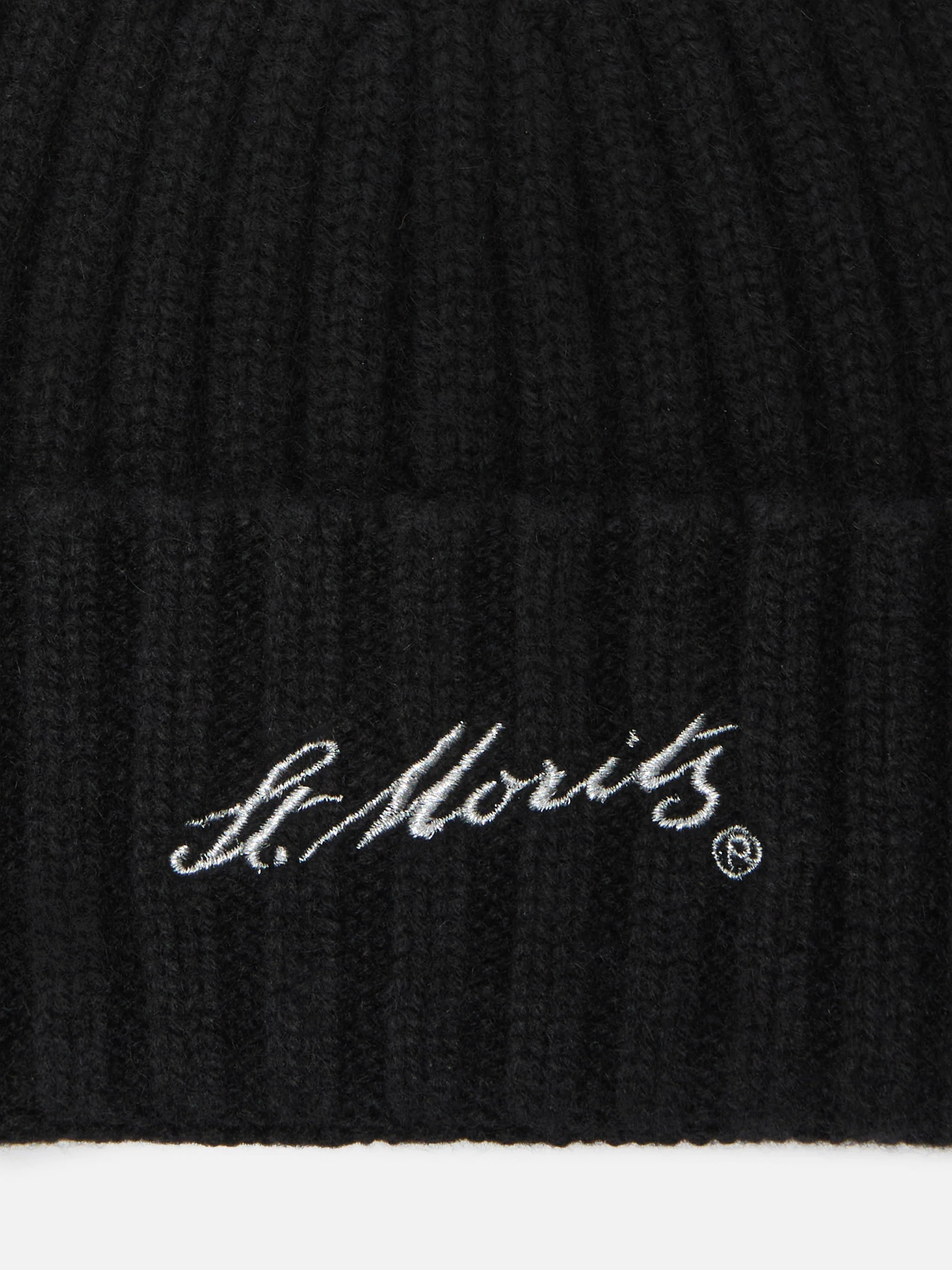 Berretto Wengen in cashmere nero con ricamo St. Moritz - Image 2