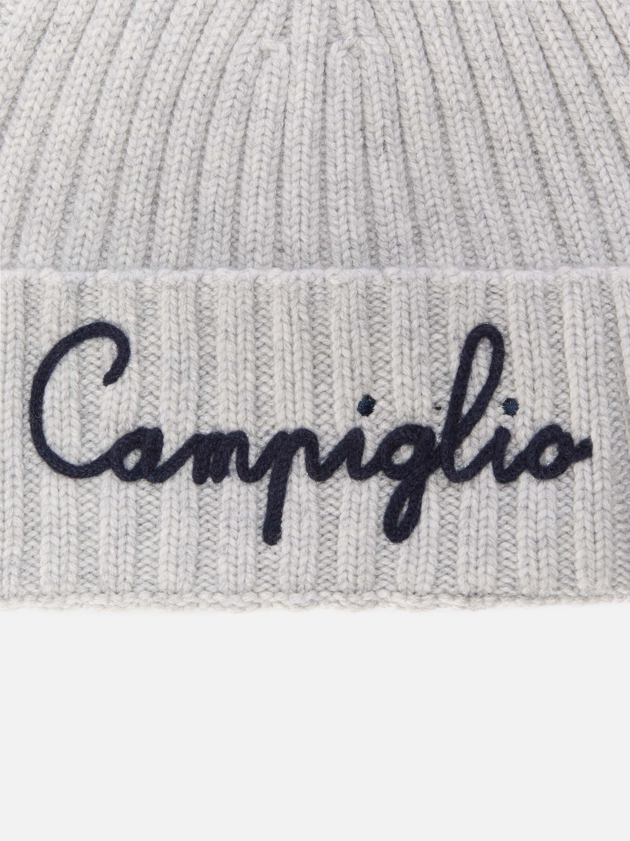 Berretto Wengen in misto cashmere grigio con ricamo Campiglio - Image 2