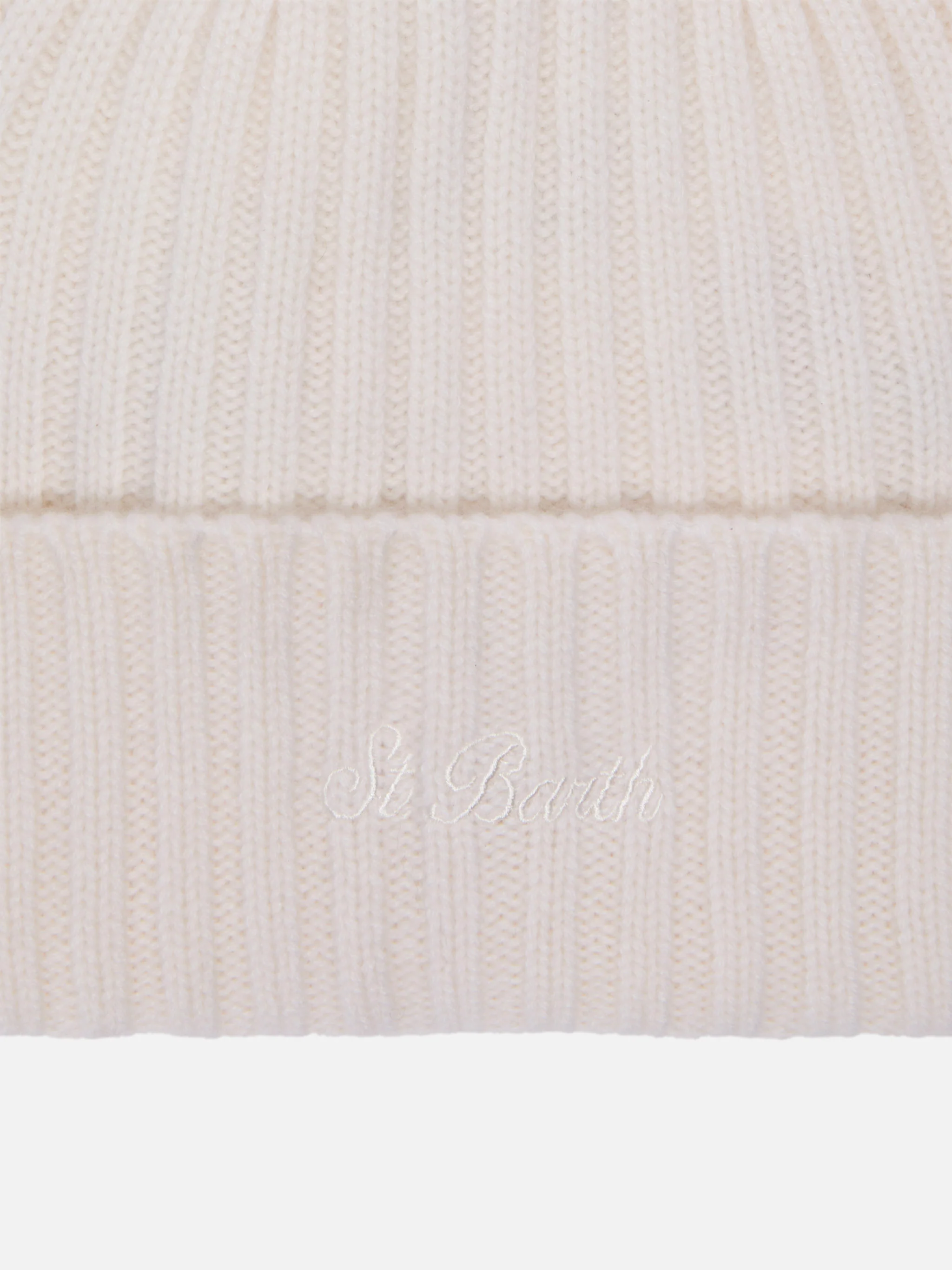 Berretto Wengen in cashmere bianco con ricamo St. Barth sul risvolto - Image 2