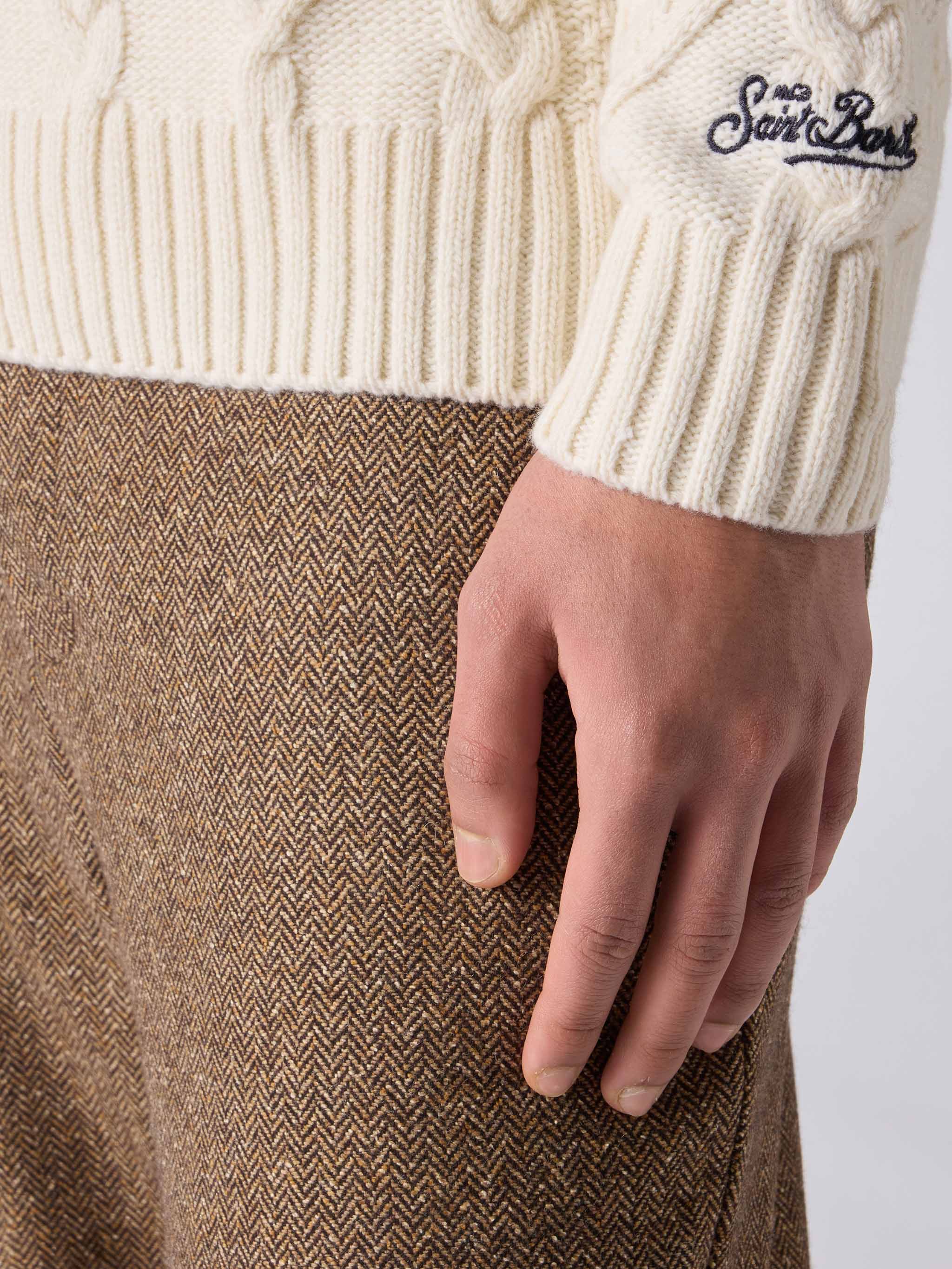 Maglione bianco a girocollo Bergen Tricot con ricamo Vacanze di Natale '83 - Image 4